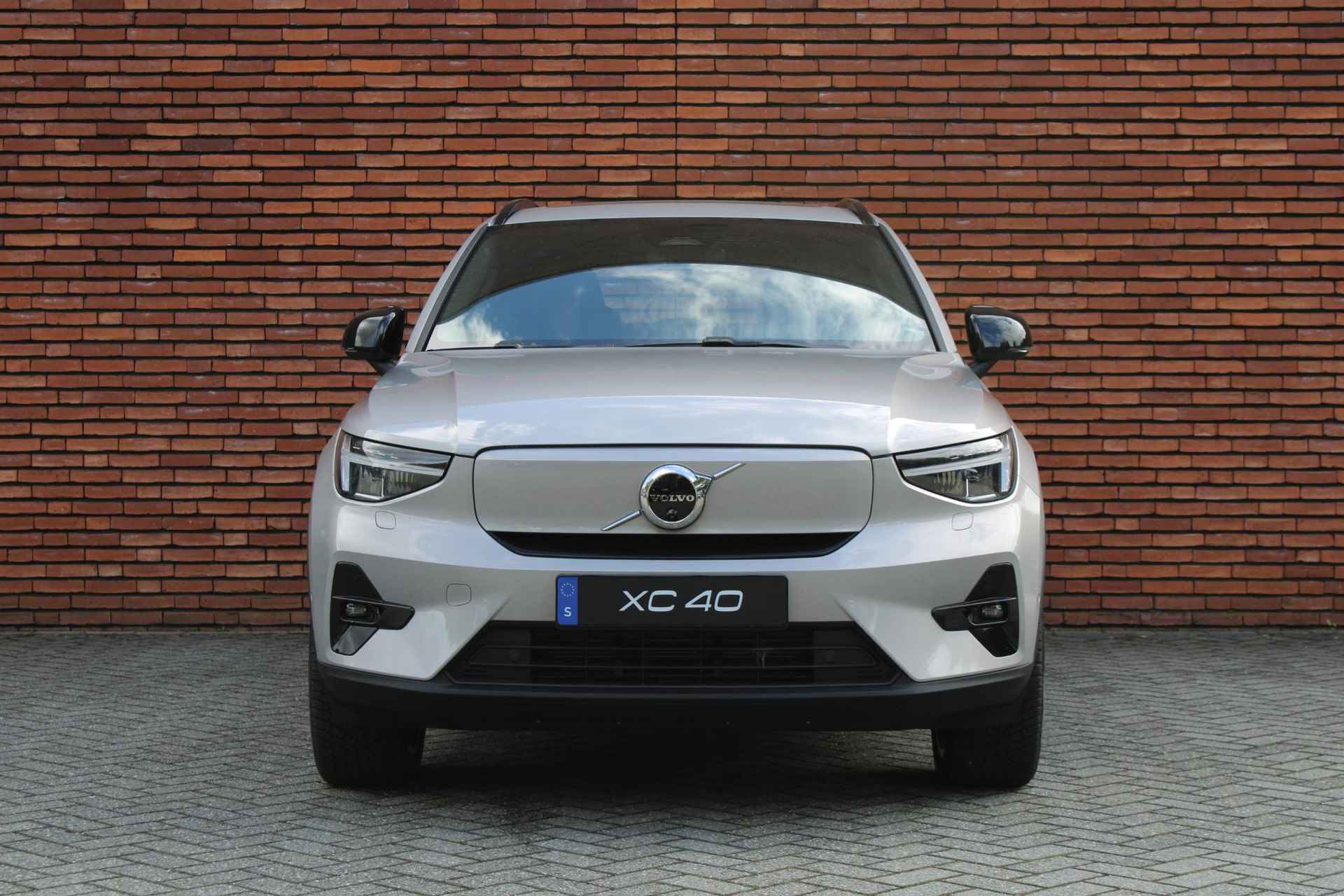 Volvo XC40 Single Motor Extended Range Ultimate 82 kWh Direct leverbaar, 20 inch lichtmetalen velgen, harman Kardon geluidssysteem, panoramisch Schuifdak, elektrisch verstelbare voorstoelen. - 16/20