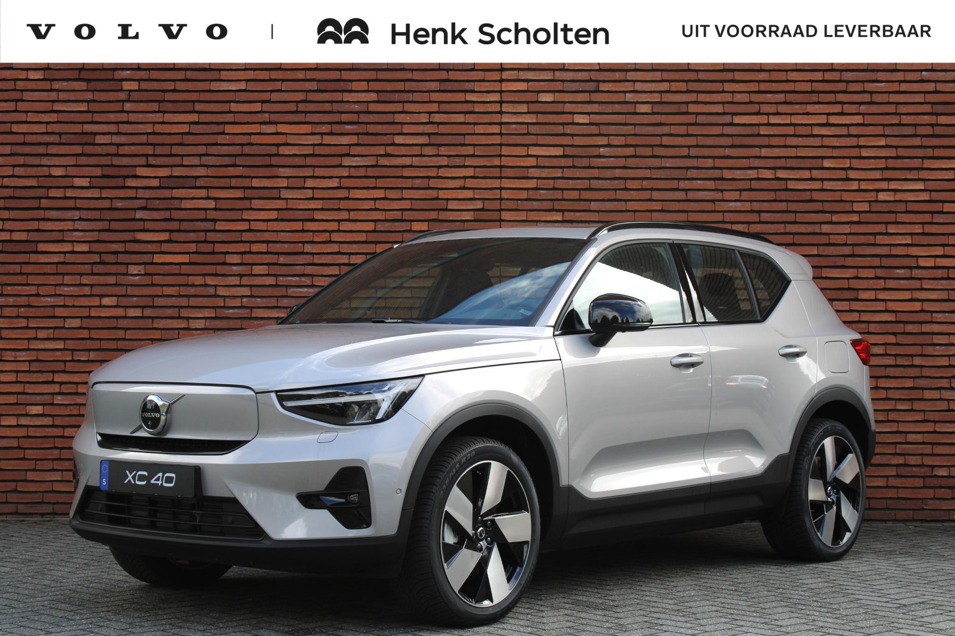 Volvo XC40 Single Motor Extended Range Ultimate 82 kWh Direct leverbaar, 20 inch lichtmetalen velgen, harman Kardon geluidssysteem, panoramisch Schuifdak, elektrisch verstelbare voorstoelen.