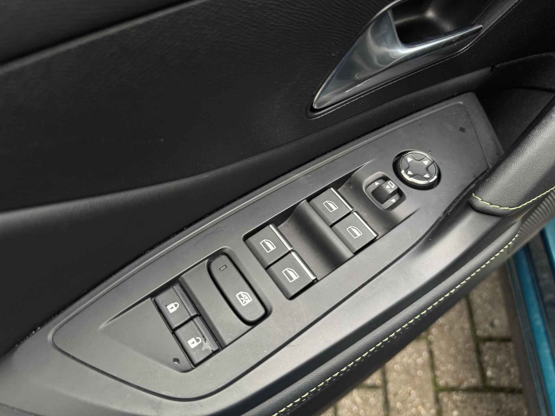 Peugeot 408 1.6 HYbrid GT 225 EAT8 First Edition | Navigatie | Camera | Adaptieve cruise control | Alcantara bekleding | Elektrisch verstelbare stoelen/ massage functie | Apple Carplay/Android Auto - 11/34