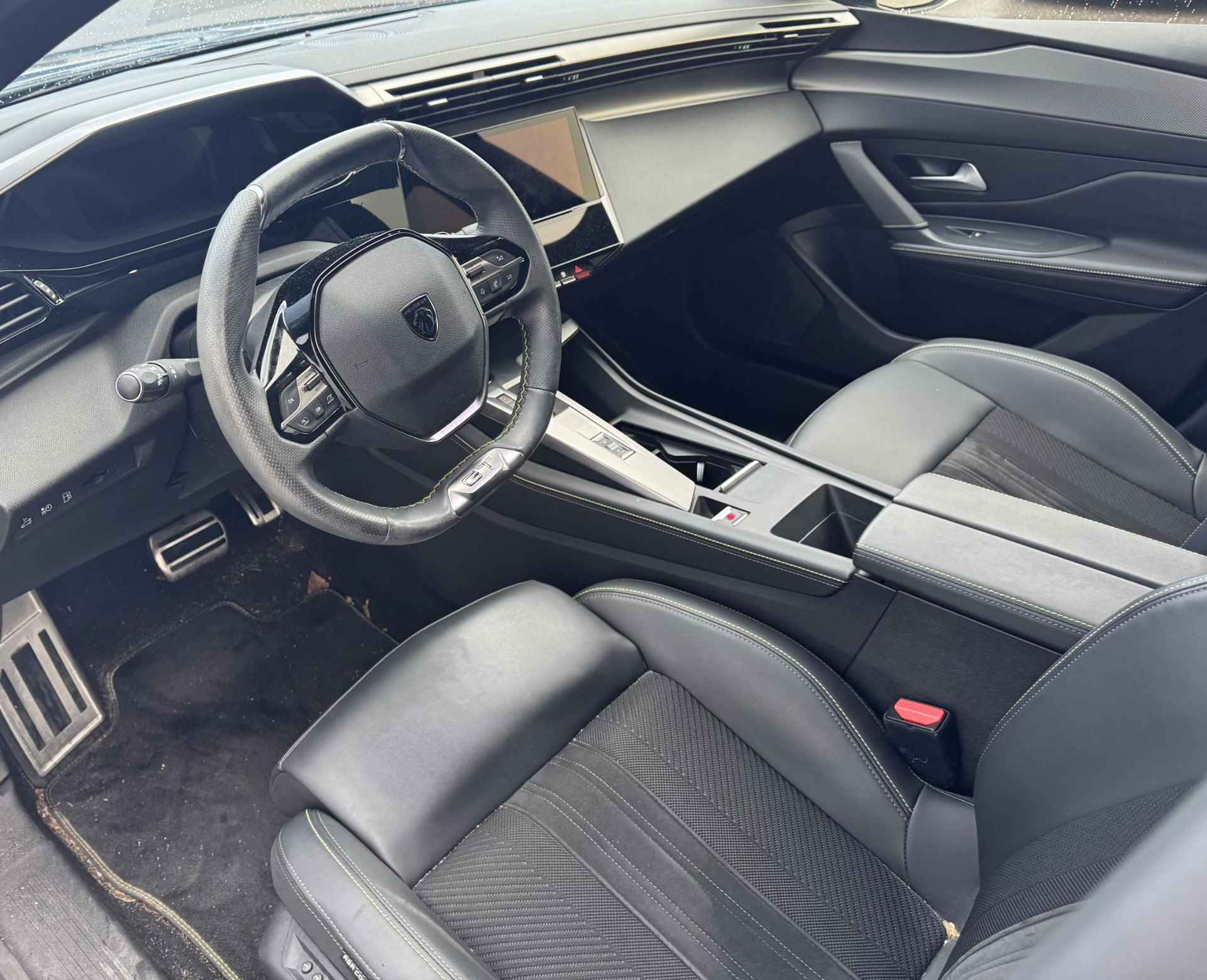 Peugeot 408 1.6 HYbrid GT 225 EAT8 First Edition | Navigatie | Camera | Adaptieve cruise control | Alcantara bekleding | Elektrisch verstelbare stoelen/ massage functie | Apple Carplay/Android Auto - 19/34