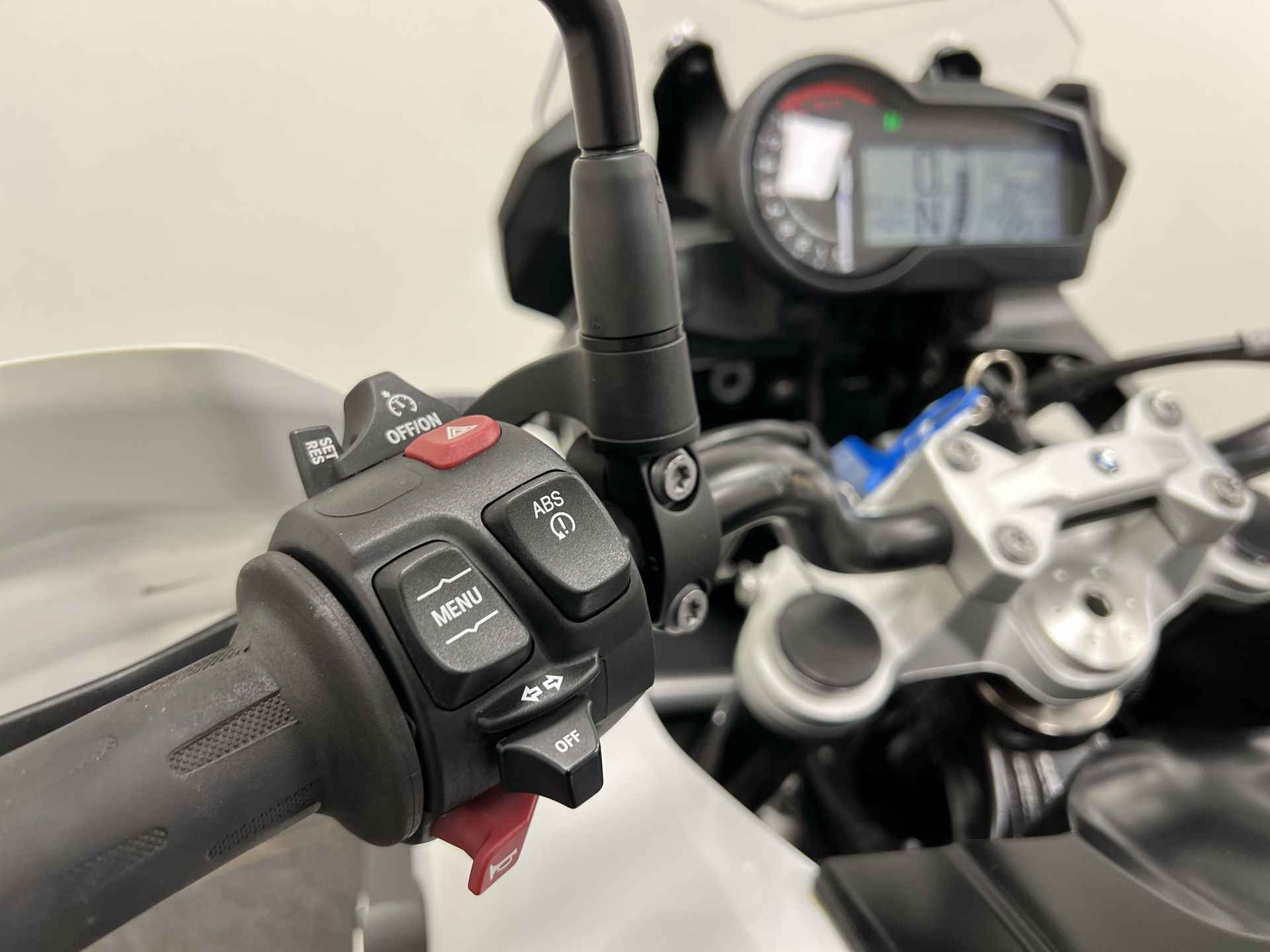 BMW F 750 GS speciaal verlaagd 6 cm , mooie pakketten !! - 7/16