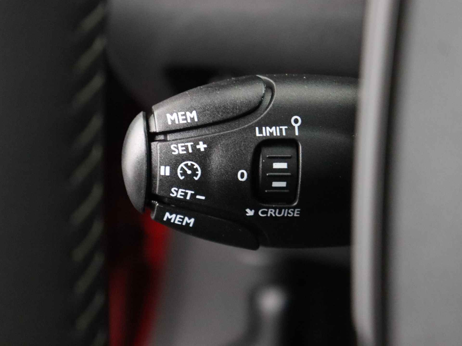 Peugeot 2008 1.2 PureTech Allure Pack | Navigatie | Camera | Apple Carplay & Android Auto | Climate Control | - 22/38