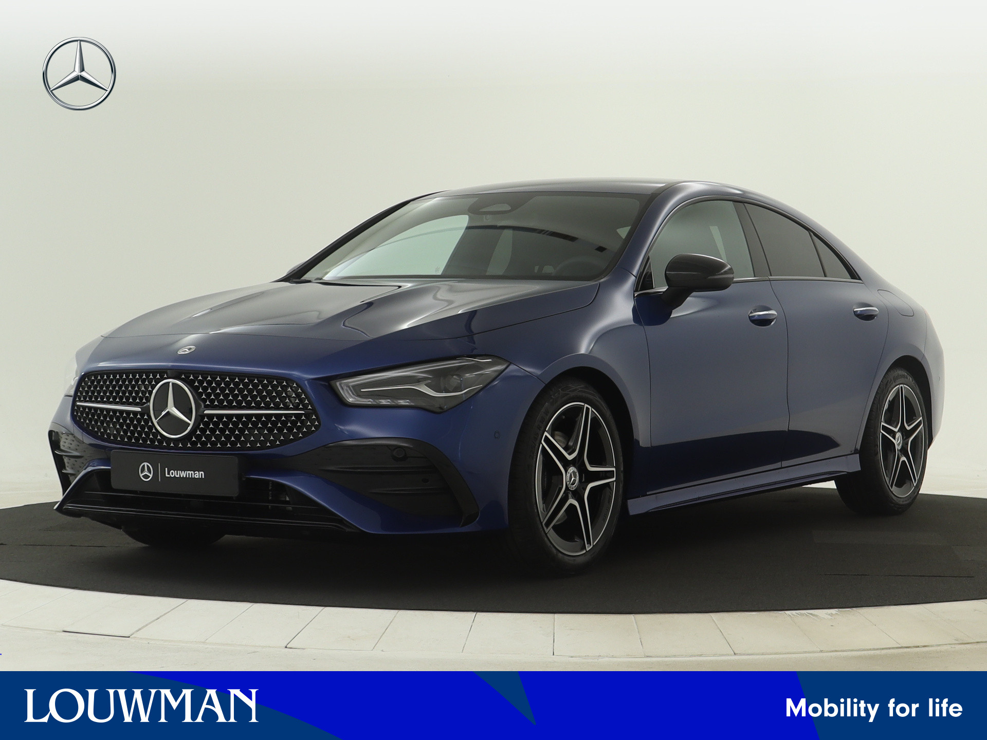 Mercedes-Benz CLA-Klasse 180 Star Edition AMG Line | Nightpakket | USB pakket plus | Draadloos oplaadsysteem voor smartphone | Sfeerverlichting | Verwarmde stoelen vooraan | Parkeerpakket met achteruitrijcamera |