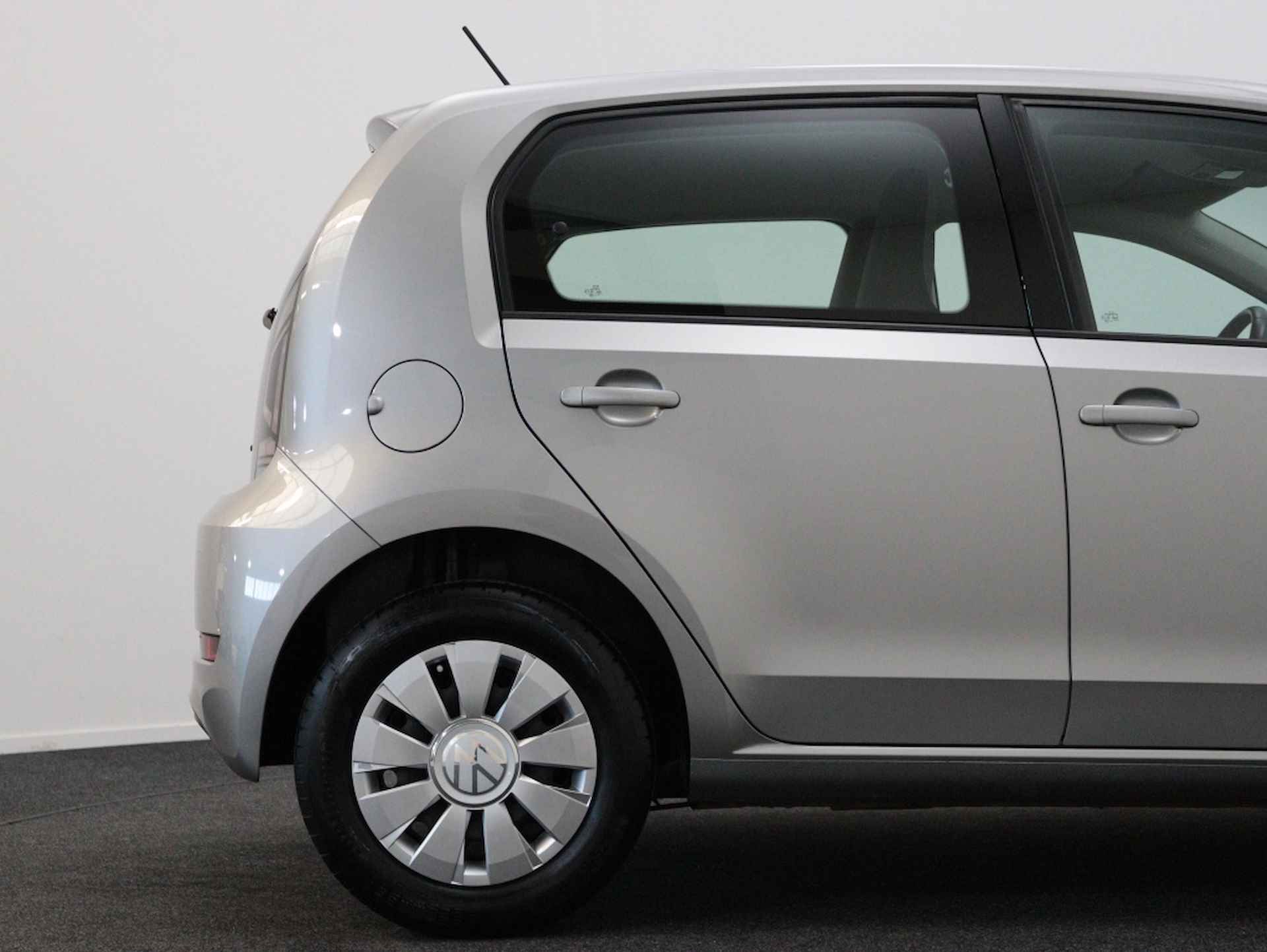 Volkswagen Up! 1.0 Take up! | Airco | Radio | Telefoon Integratie | - 20/40