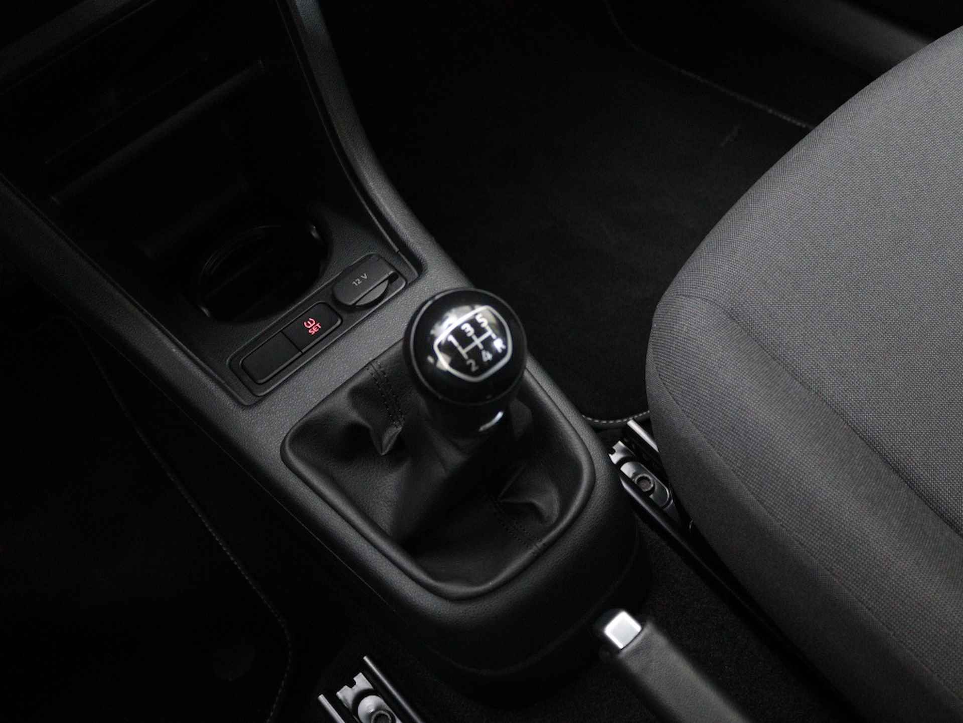 Volkswagen Up! 1.0 Take up! | Airco | Radio | Telefoon Integratie | - 35/40