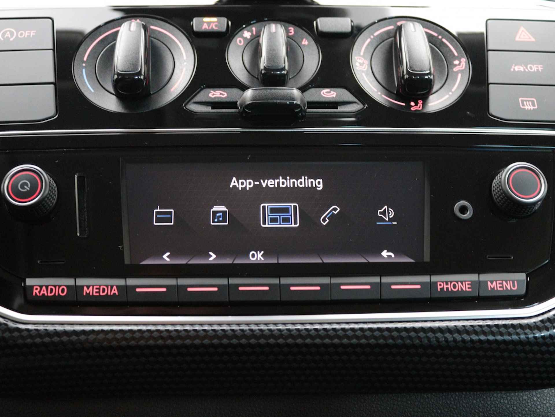 Volkswagen Up! 1.0 Take up! | Airco | Radio | Telefoon Integratie | - 39/40