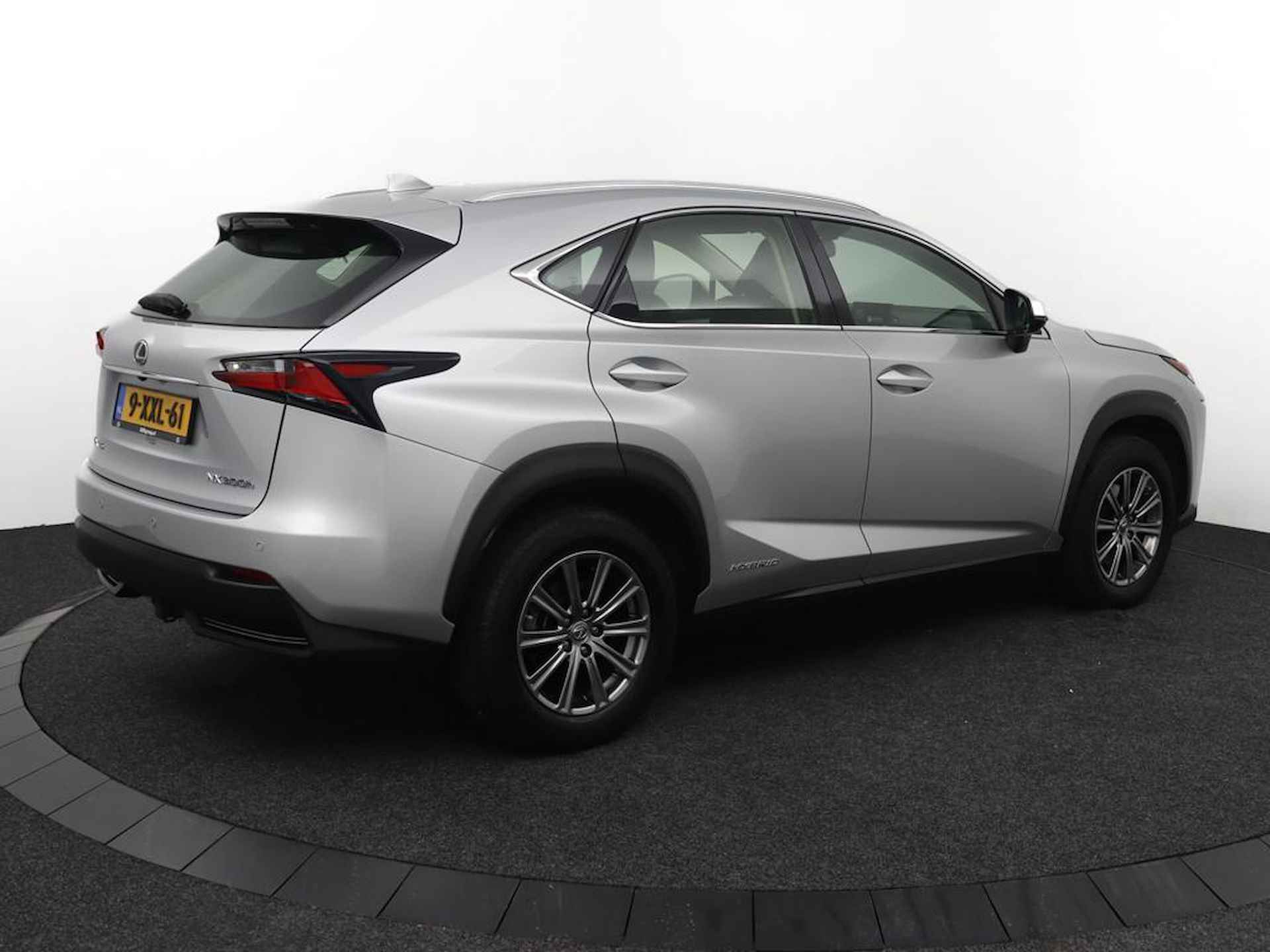 Lexus NX 300h AWD 25th Edition | 1e eigenaar! | Dealeronderhouden | Afneembare trekhaak | Lederen bekleding - 2/43