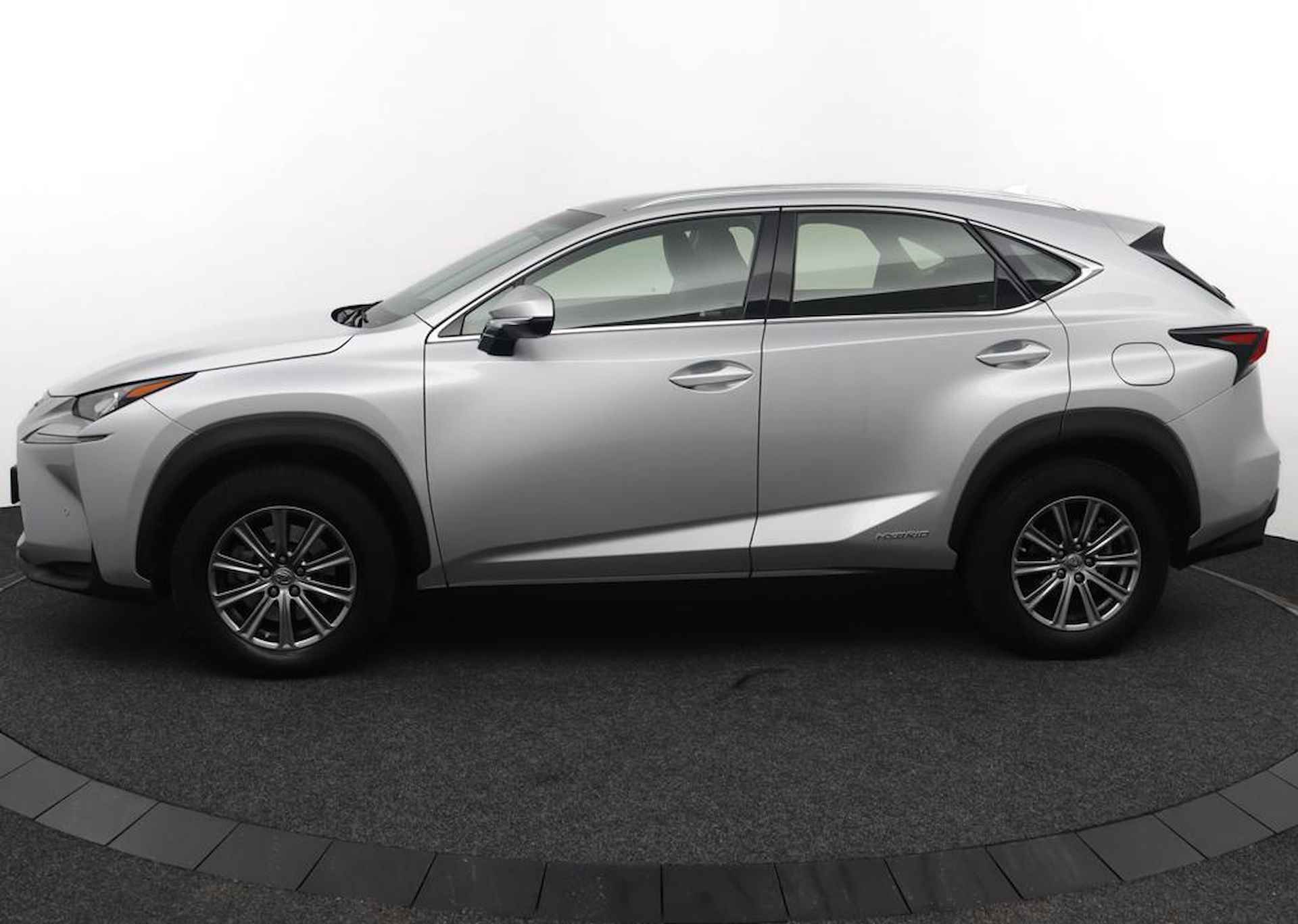 Lexus NX 300h AWD 25th Edition | 1e eigenaar! | Dealeronderhouden | Afneembare trekhaak | Lederen bekleding - 3/43