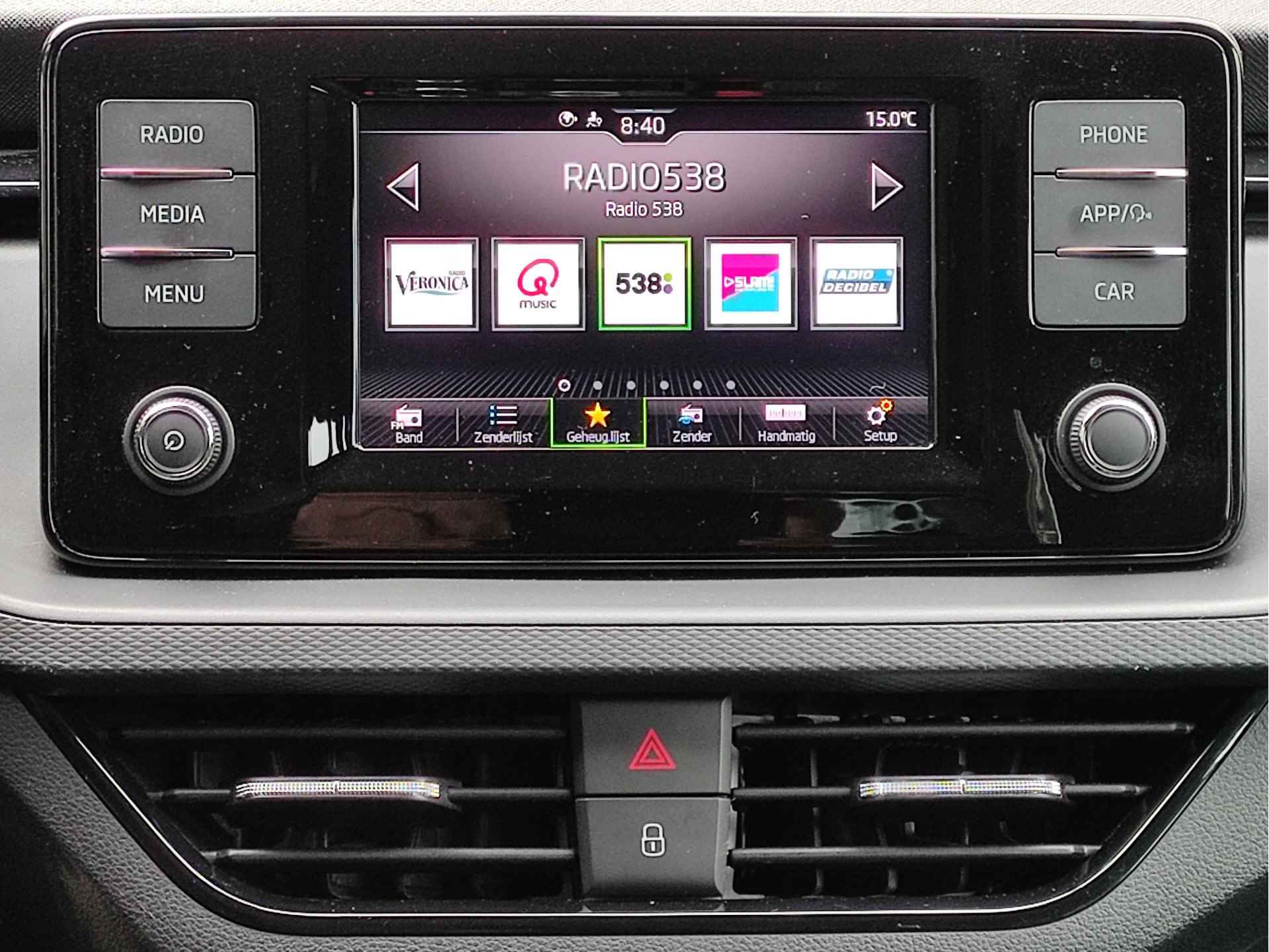 Škoda Scala 1.0 TSI 115PK Ambition Parkeersensoren - 16Inch LMV -  Led verlichting - Apple Carplay/Android Auto - NL auto - 17/29