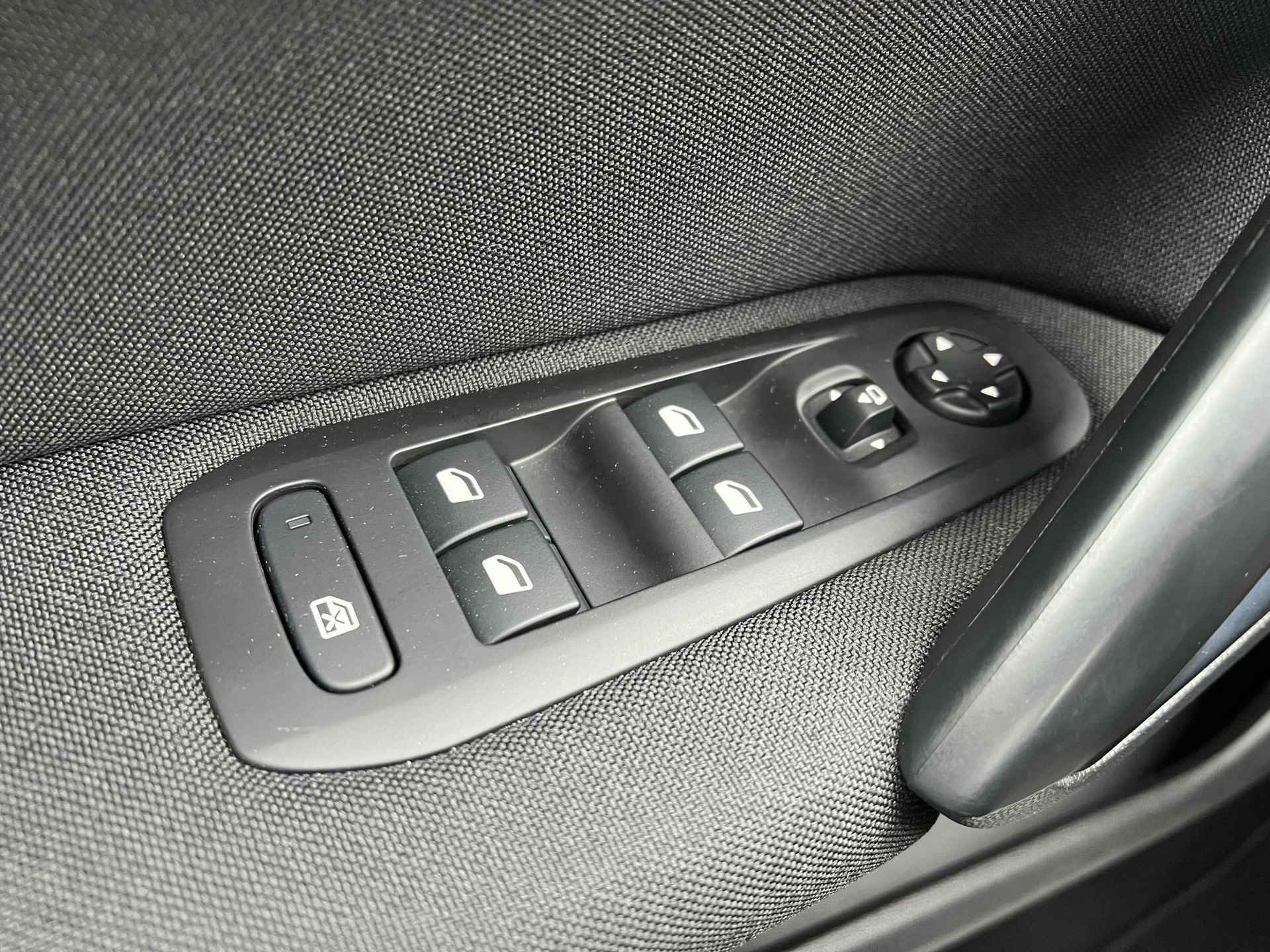 Peugeot 308 SW 1.5 BlueHDi Blue Lease Executive 130 pk | Panorama dak | Navigatie | Cruise control | Winter banden | Apple carplay/Android auto - 13/32