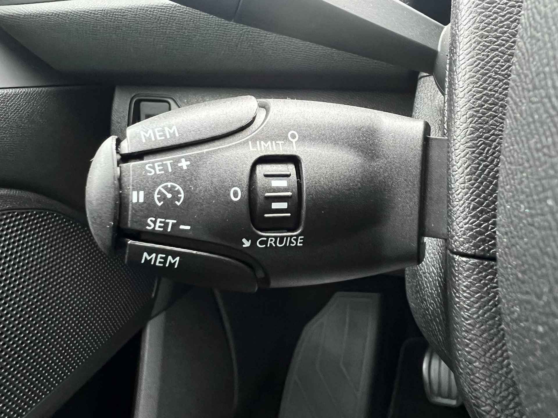 Peugeot 308 SW 1.5 BlueHDi Blue Lease Executive 130 pk | Panorama dak | Navigatie | Cruise control | Winter banden | Apple carplay/Android auto - 15/32