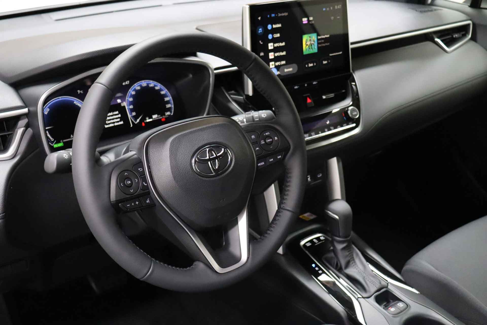 Toyota Corolla Cross Hybrid 200 Style | Facelift | Nieuw uit voorraad leverbaar | € 1.395,- Voorraad voordeel! | Dodehoekdetectie | Parkeersensoren | Apple Carplay & Android Auto | Elek. bedienbare achterklep - 17/48