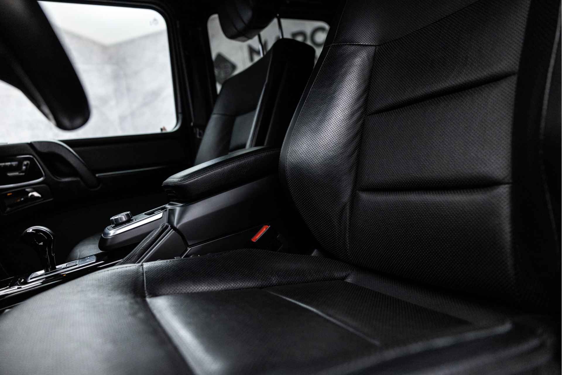 Mercedes-Benz G-Klasse 350 d AMG | Schuifdak | Stoelventilatie | Distronic+ | Designo - 23/52