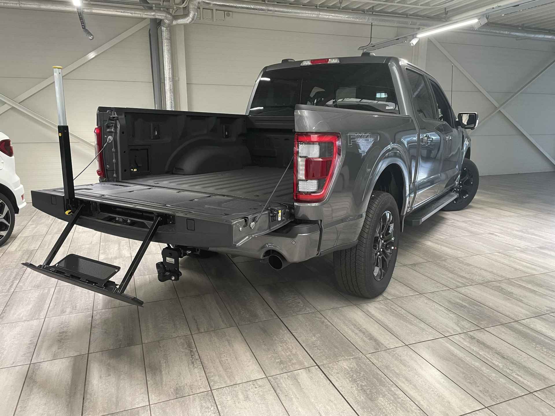 Ford F150 LARIAT F 150 LARIAT 4X4 Supercrew 5.0L V8 Flexfuel Sport 406PK BLACK EDITION - 16/32