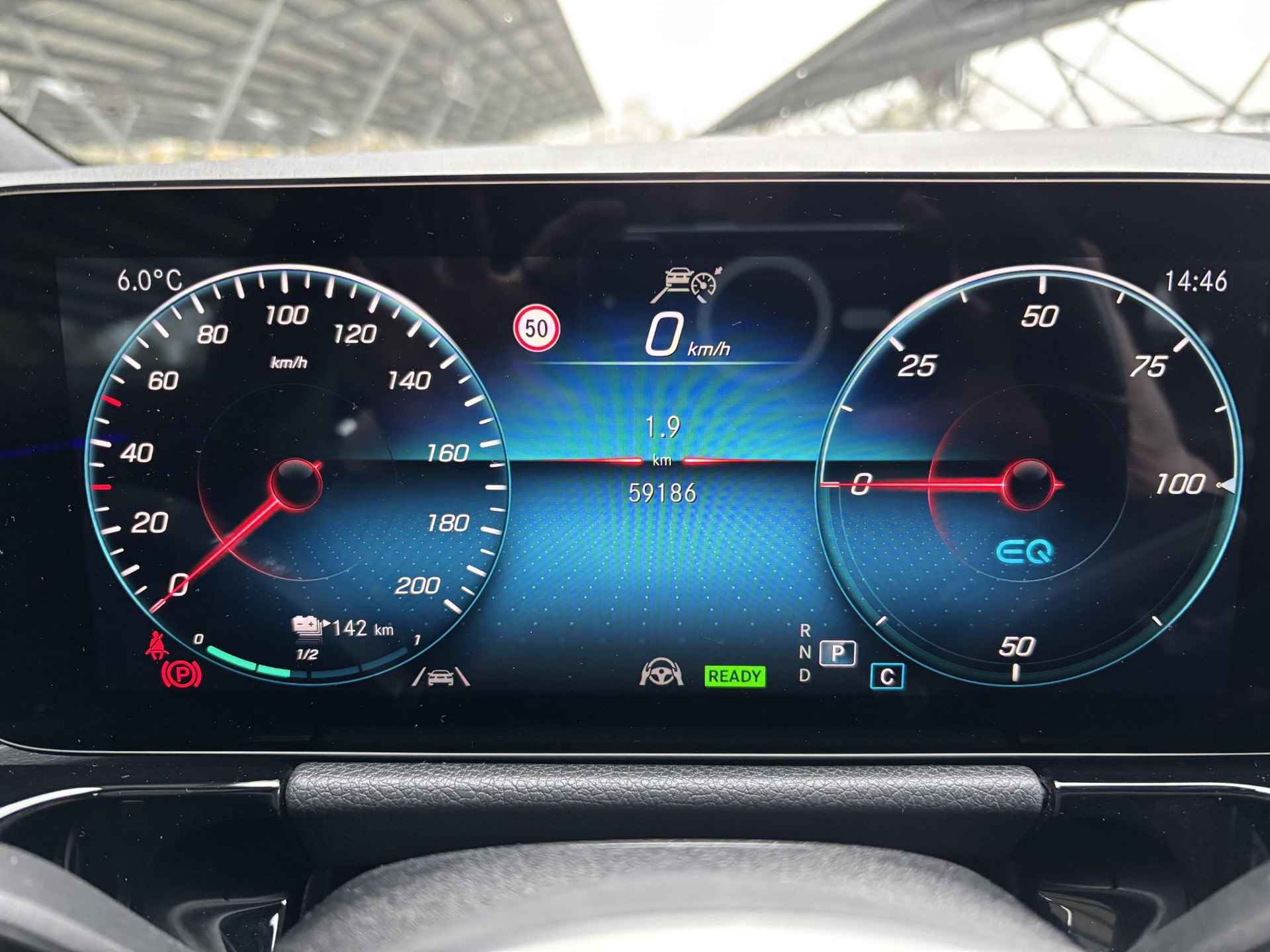 Mercedes-Benz EQA 250 Business Solution Luxury 67 kWh | Keyless | Sfeerverlichting | Apple Carplay | Stoelverwarming | Adaptieve cruise control | Parkeercamera | - 16/35