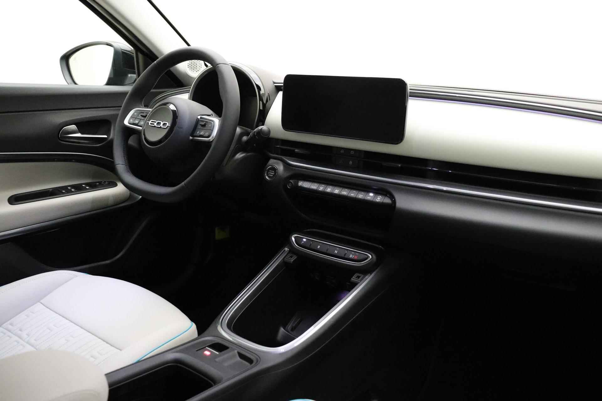 Fiat 600 1.2 Hybrid 100 La Prima | Lederen bekleding | LED koplampen | Navigatie | Adaptieve cruise control | Stoelverwarming - 4/35