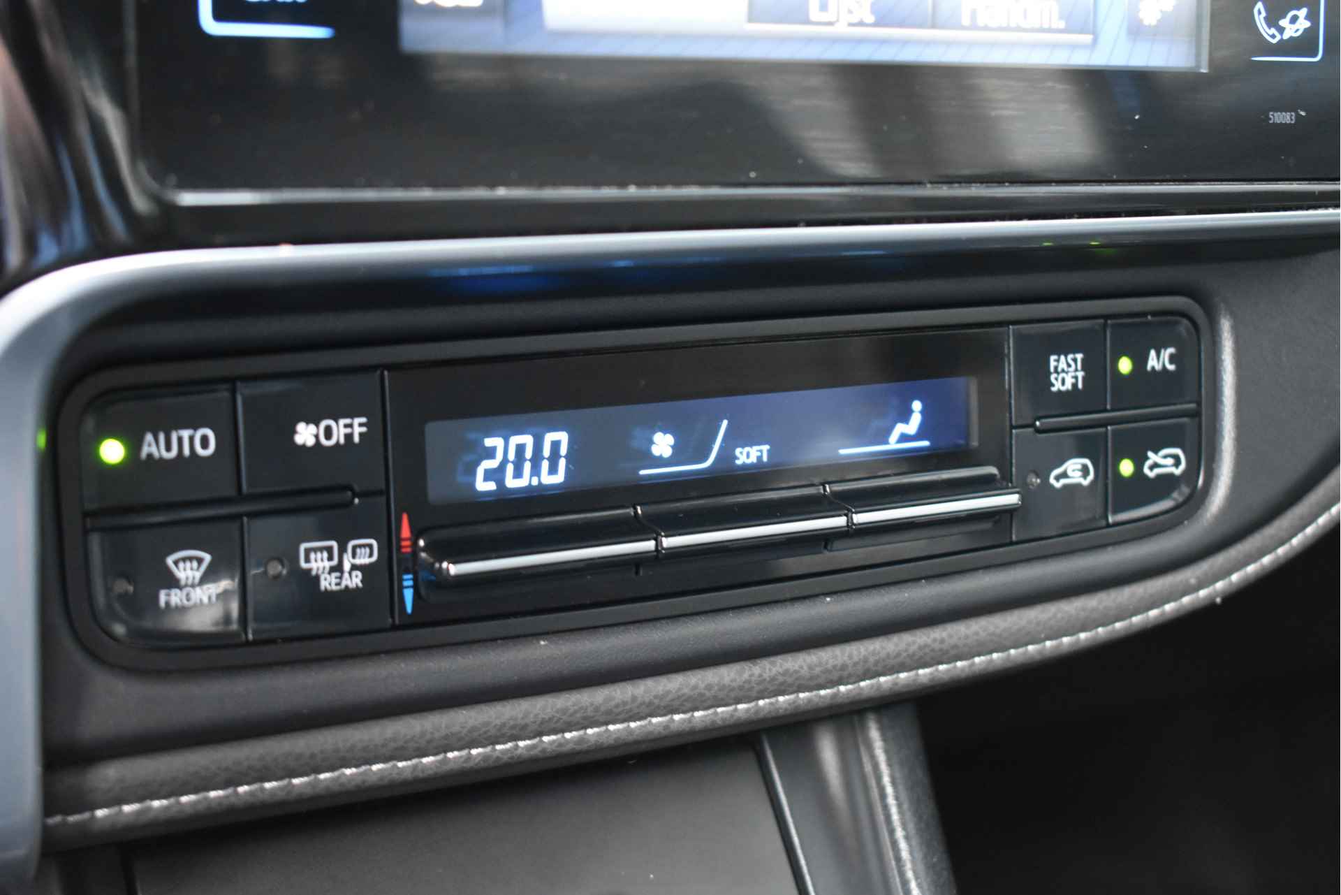 Toyota Auris 1.2T Aspiration Limited | Afn. Trekhaak | Navigatie | Achteruitrijcamera | Climate Control | 16" LMV !! - 18/33