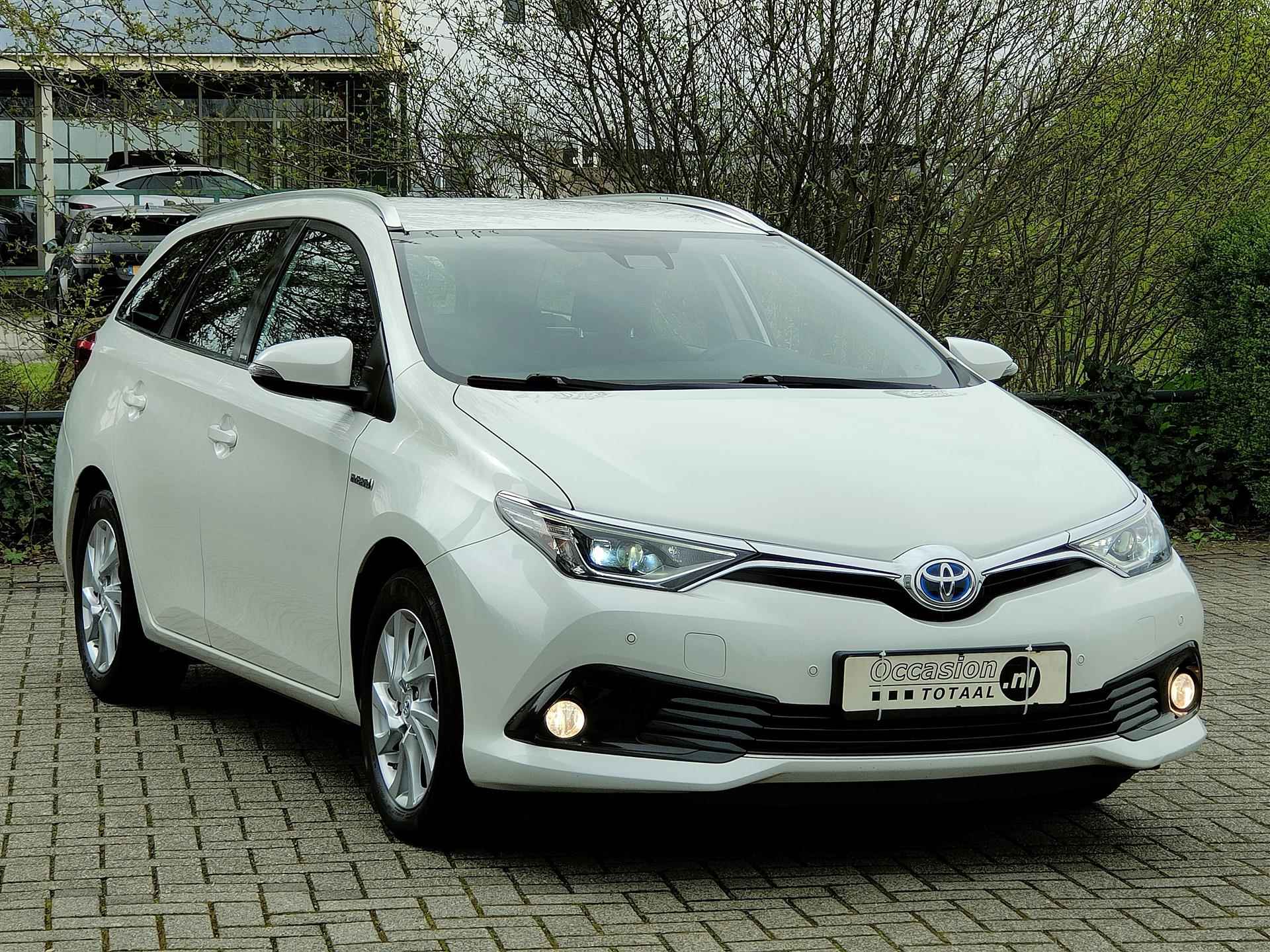 Toyota Auris Touring Sports 1.8 Hybrid Edition S | Camera | Cruise | Xenon | Stoelverwarming - 3/19