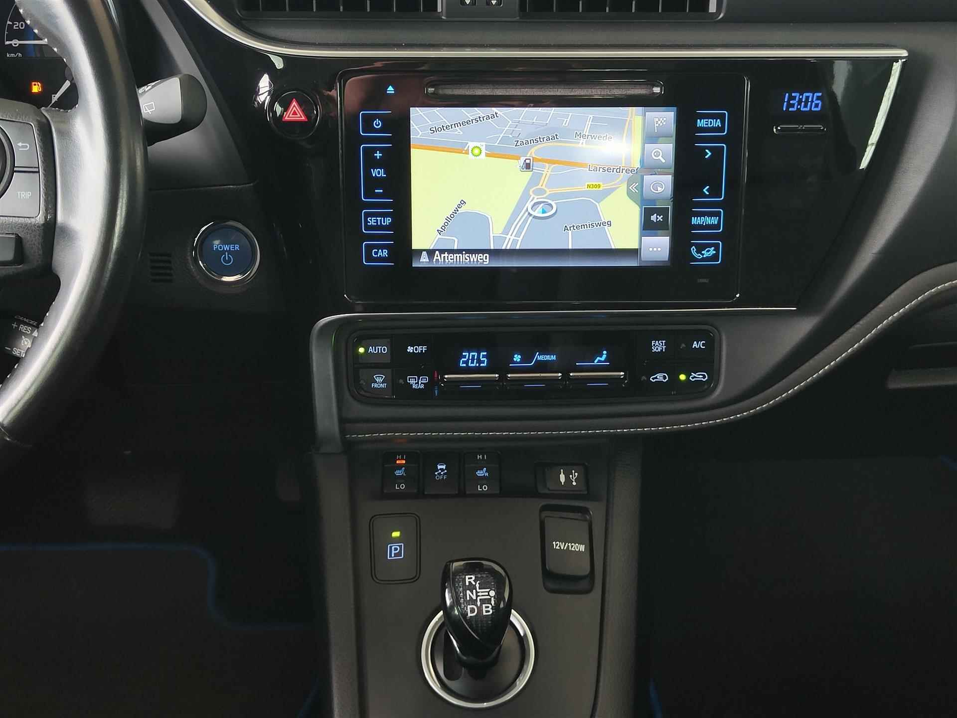 Toyota Auris Touring Sports 1.8 Hybrid Edition S | Camera | Cruise | Xenon | Stoelverwarming - 16/19