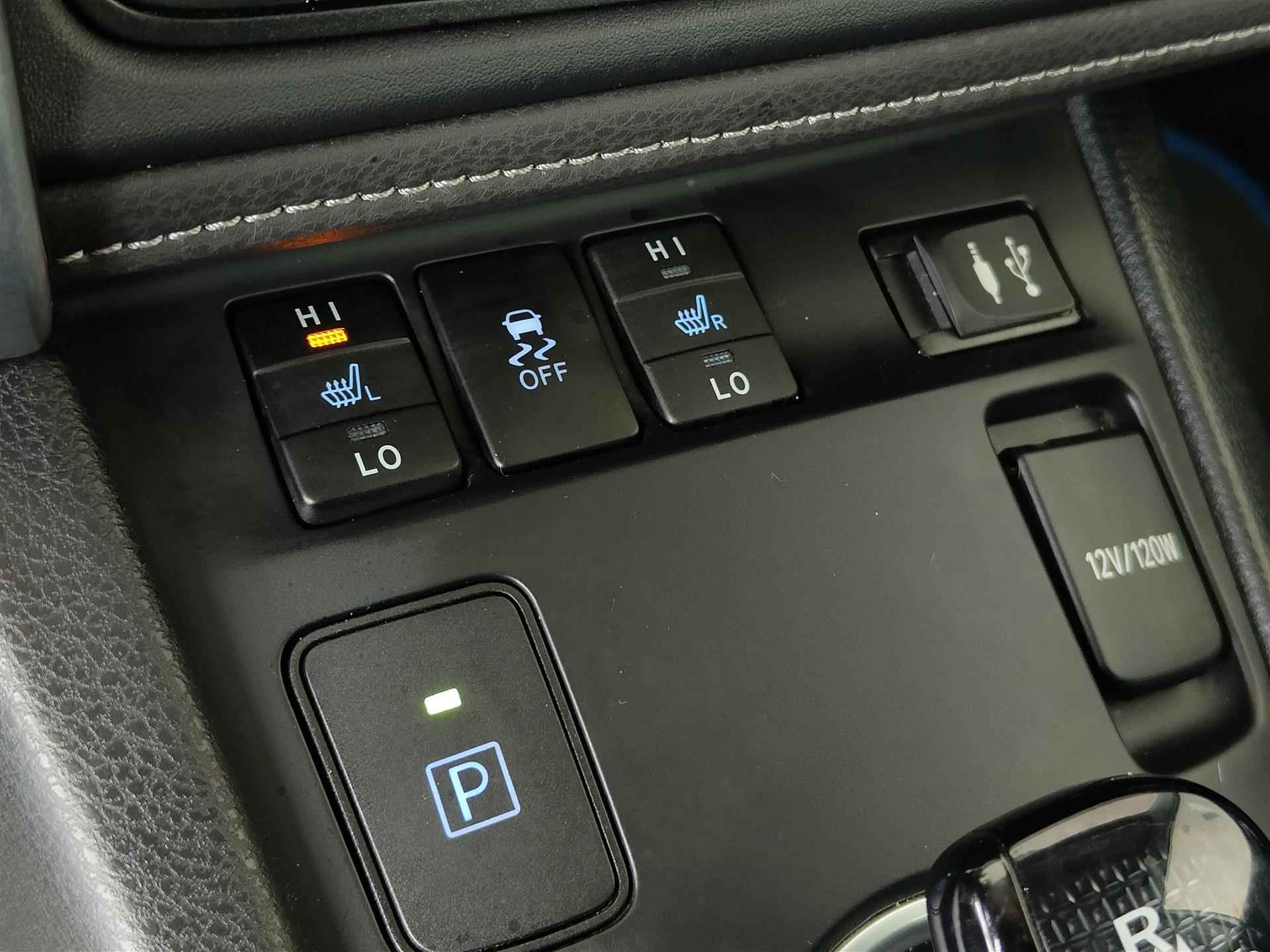 Toyota Auris Touring Sports 1.8 Hybrid Edition S | Camera | Cruise | Xenon | Stoelverwarming - 18/19
