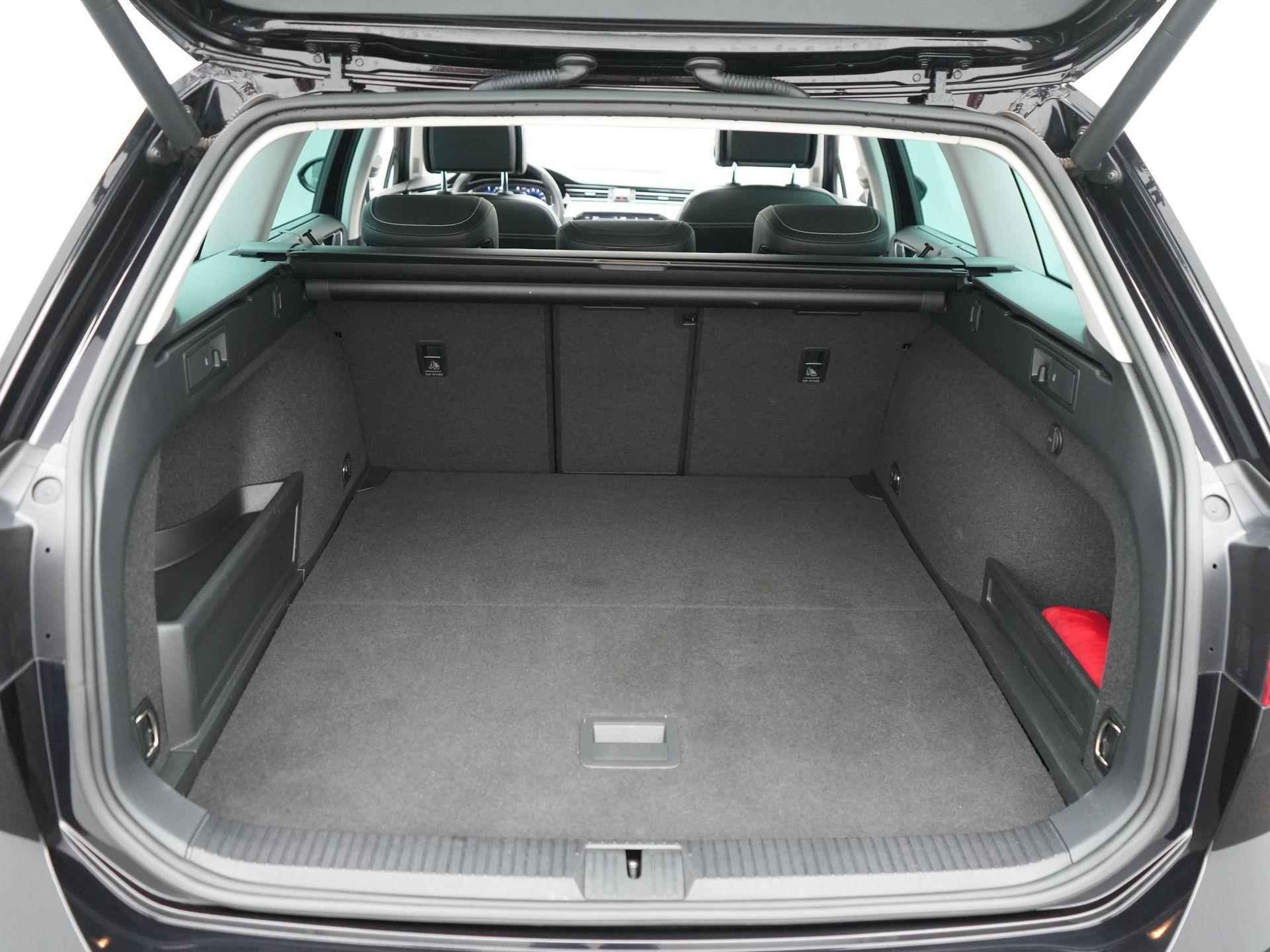 Volkswagen Passat Variant 1.4 TSI PHEV GTE Business / Panodak / Virtual / Leer / Elek. Stoelen - 64/74