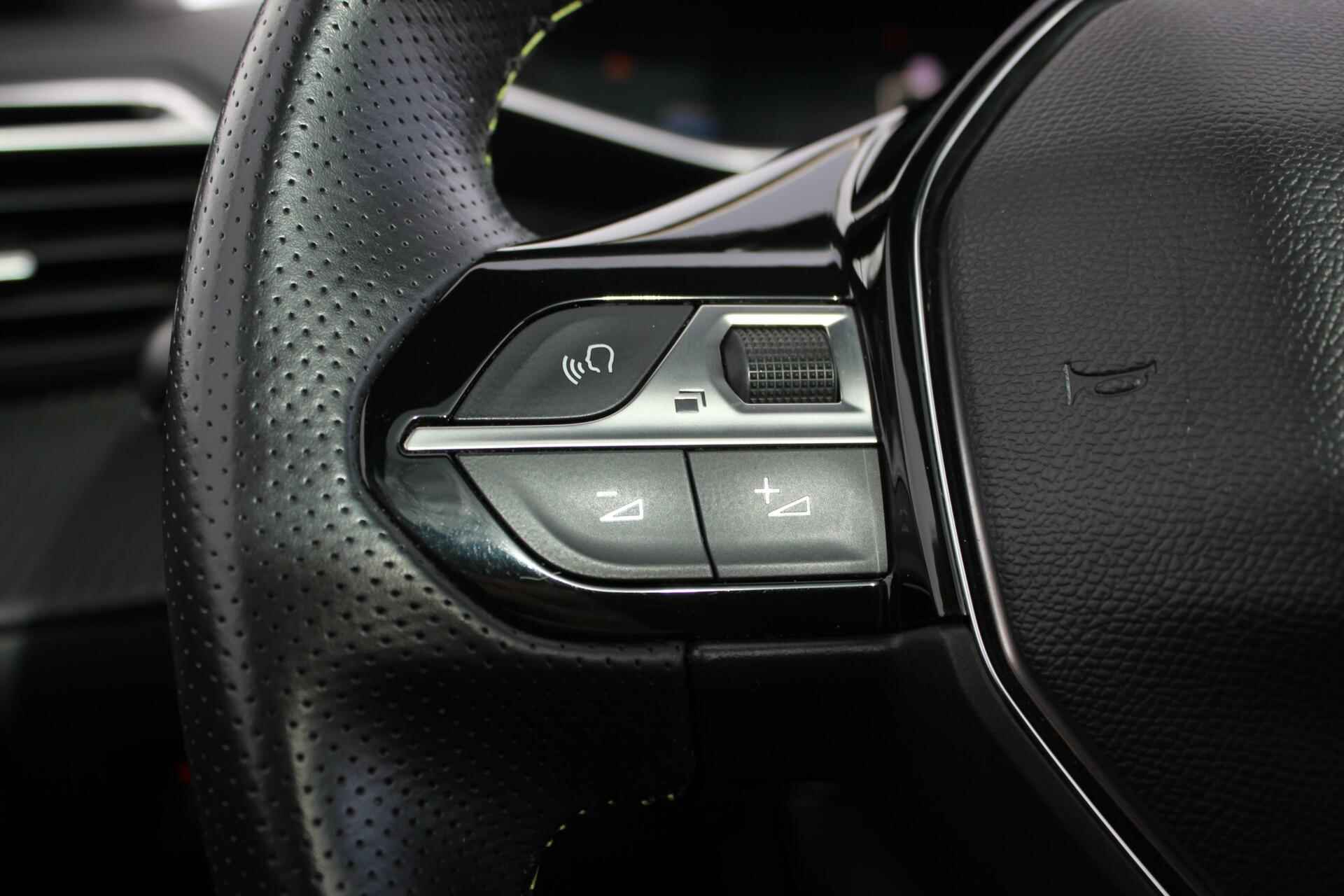 Peugeot 208 1.2 PureTech GT // Panoramadak - Android Auto & Apple CarPlay - Navigatie - Virtual Cockpit - 27/33
