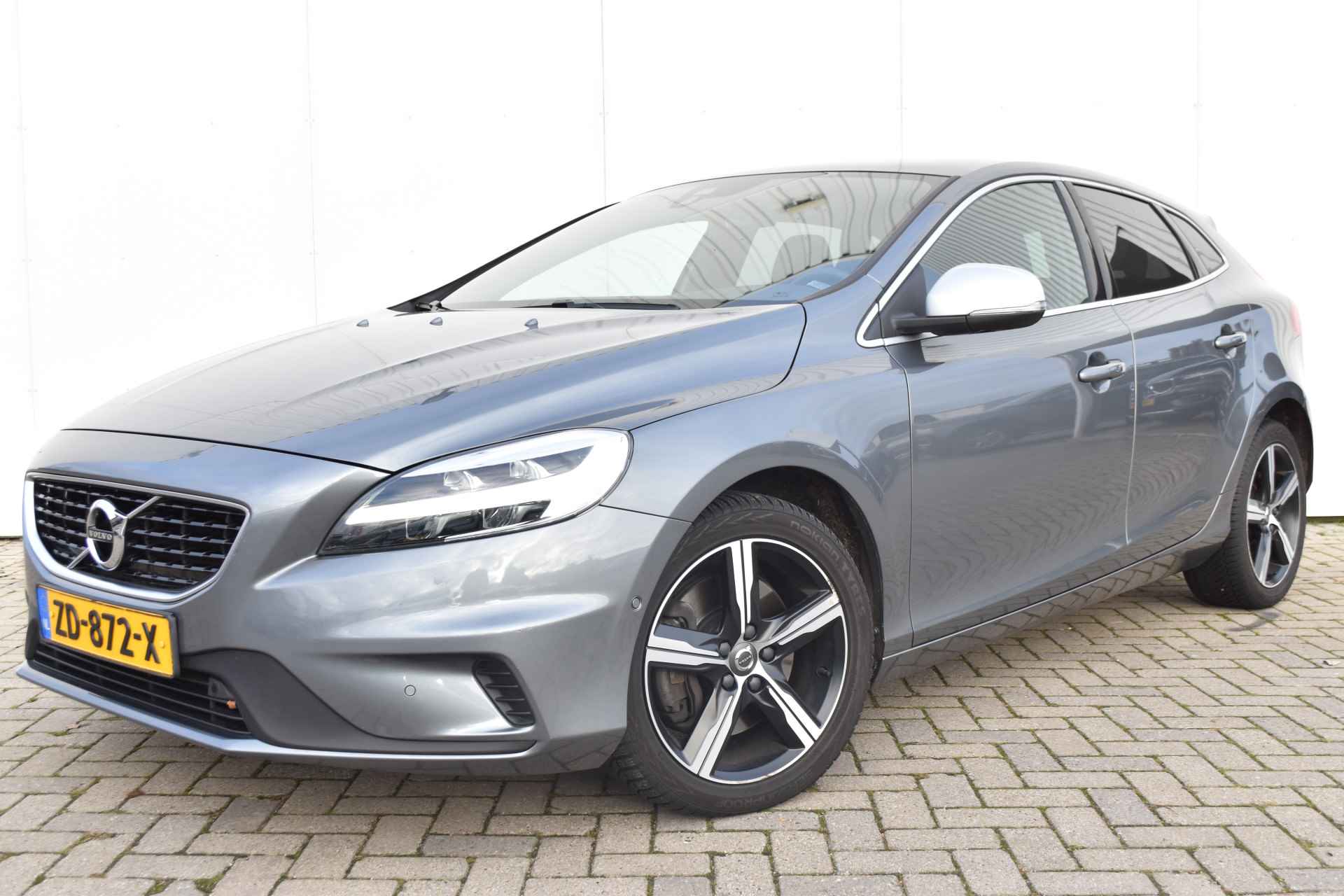 Volvo V40 T3 R-Design #Standkachel #Pano #HarmanKardon! - 1/26