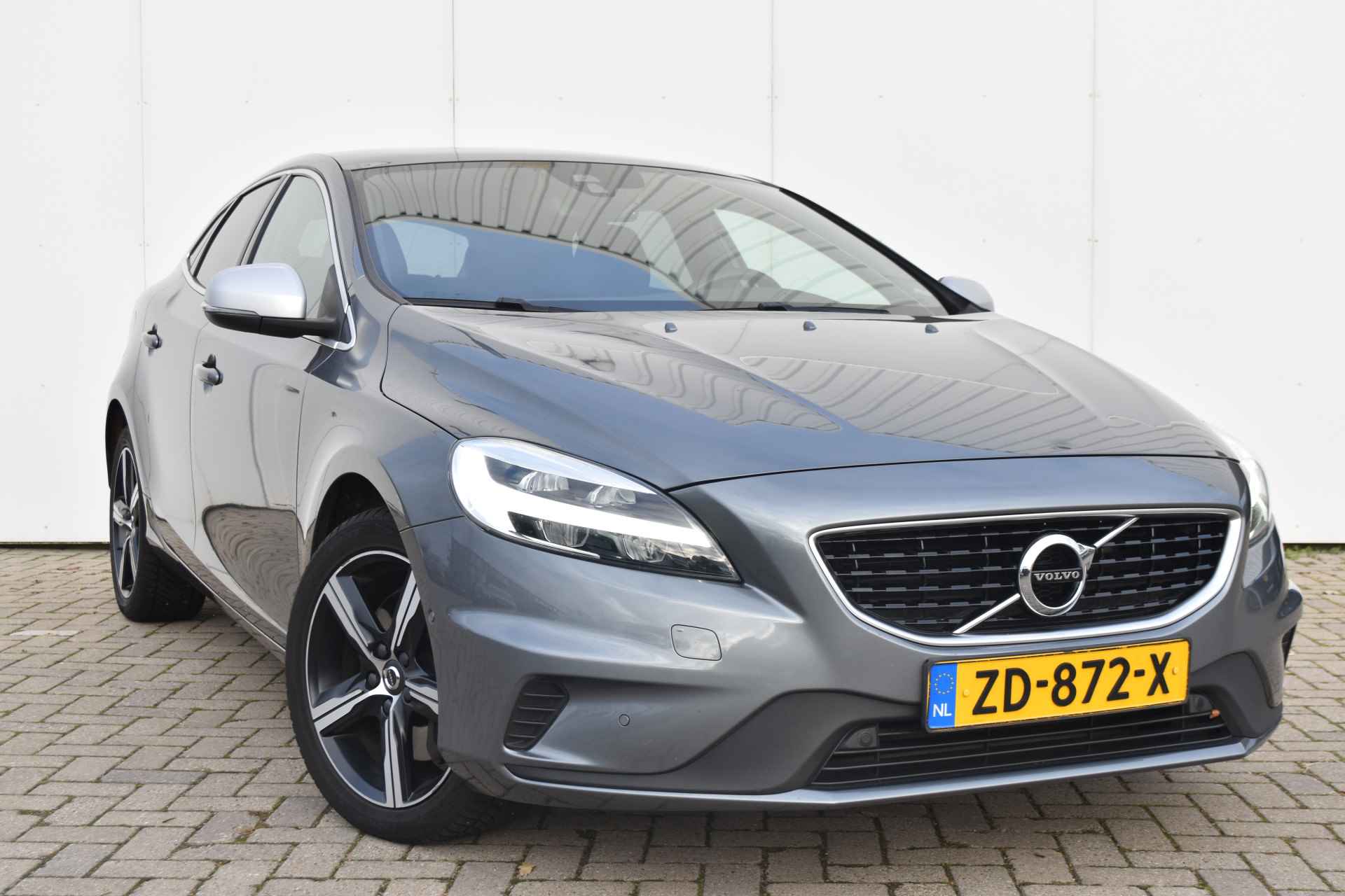 Volvo V40 T3 R-Design #Standkachel #Pano #HarmanKardon! - 3/26