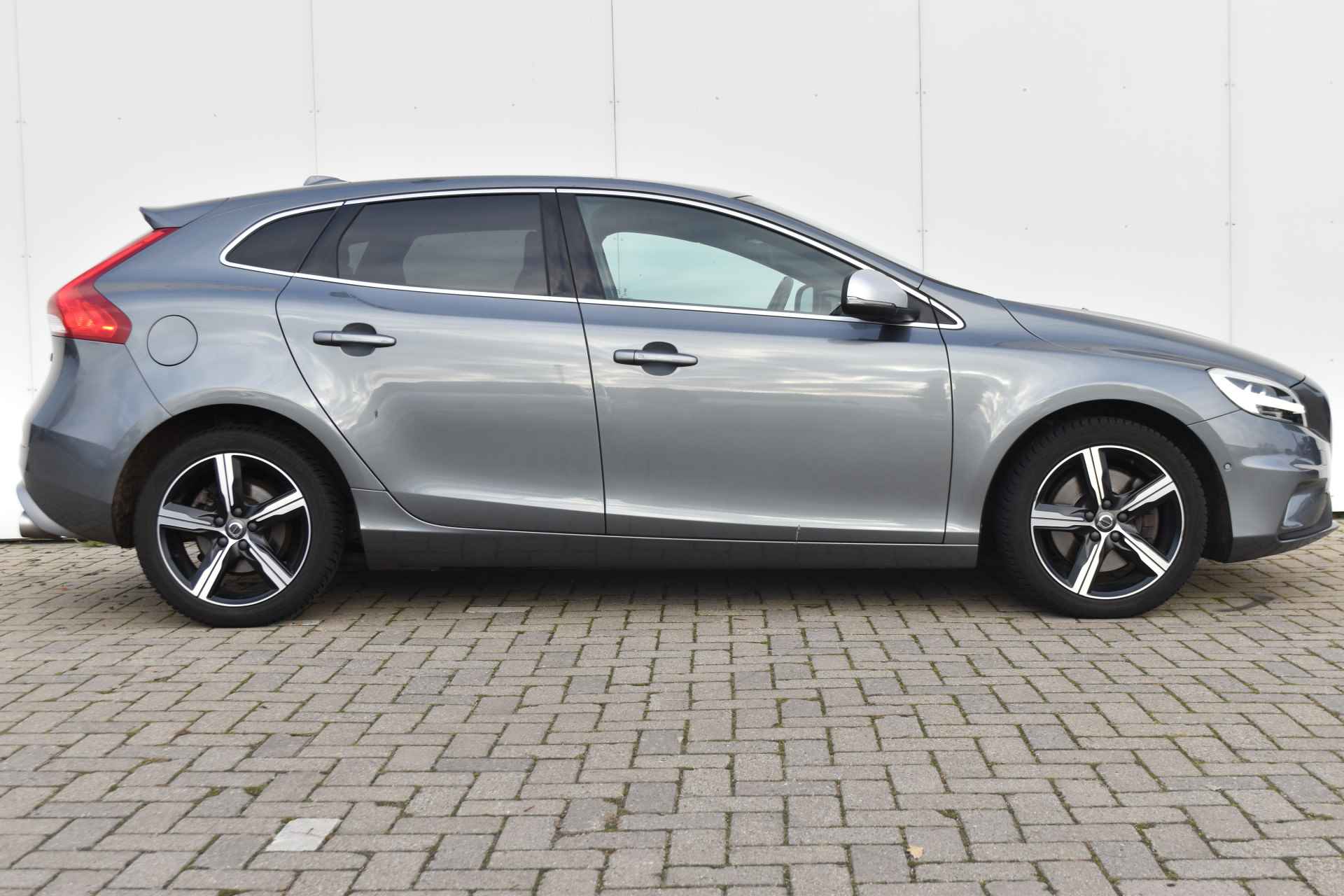 Volvo V40 T3 R-Design #Standkachel #Pano #HarmanKardon! - 4/26