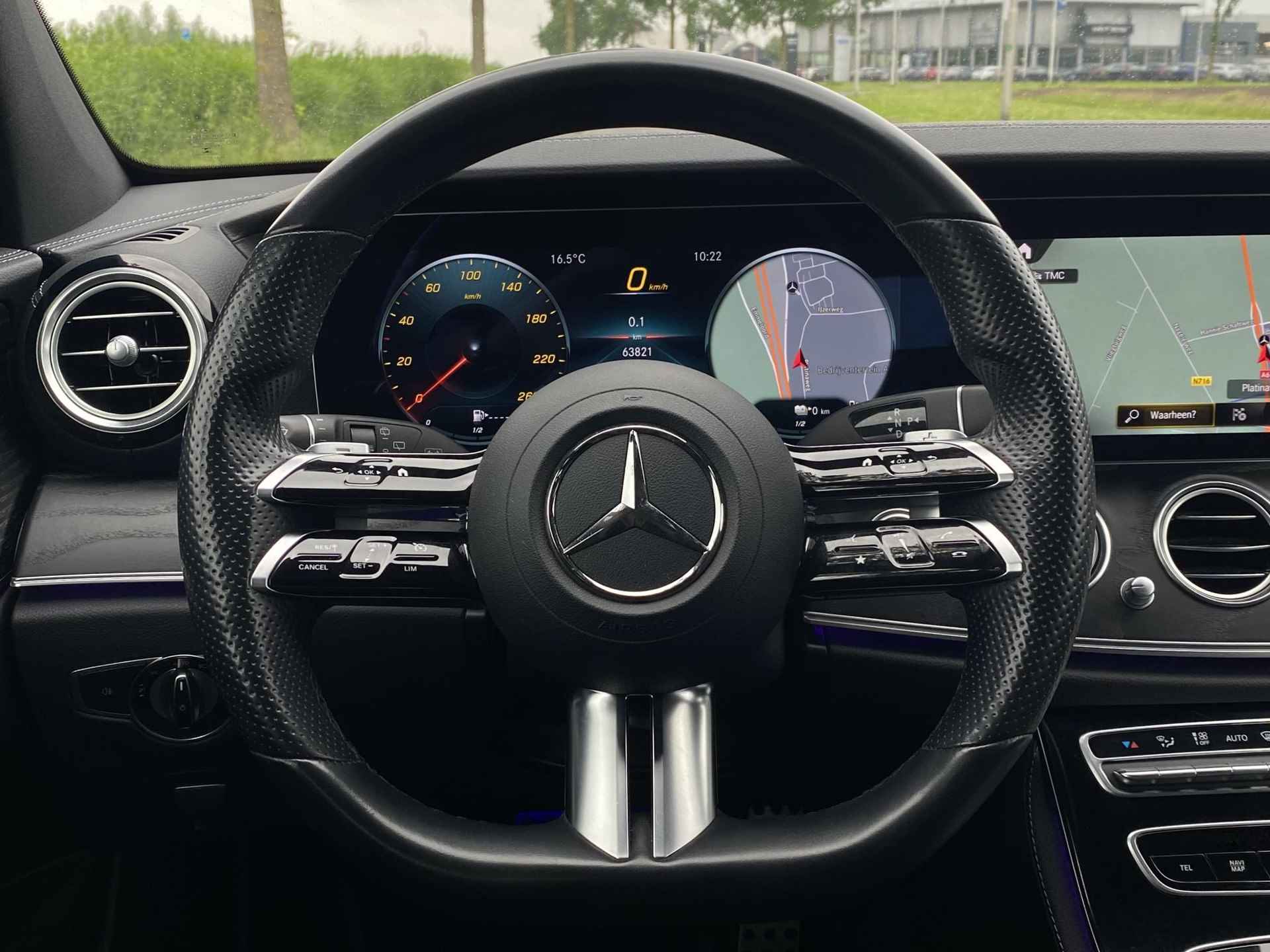 Mercedes-Benz E-klasse Estate 300 e AMG Line | Trekhaak wegklapbaar | Widescreen | Camera | PrivacyGlass | 18" Lichtmetalen velgen | Navigatie | Comfortstoelen | Stoelverwarming | Sfeerverlichting | Standkachel | LED | - 29/72