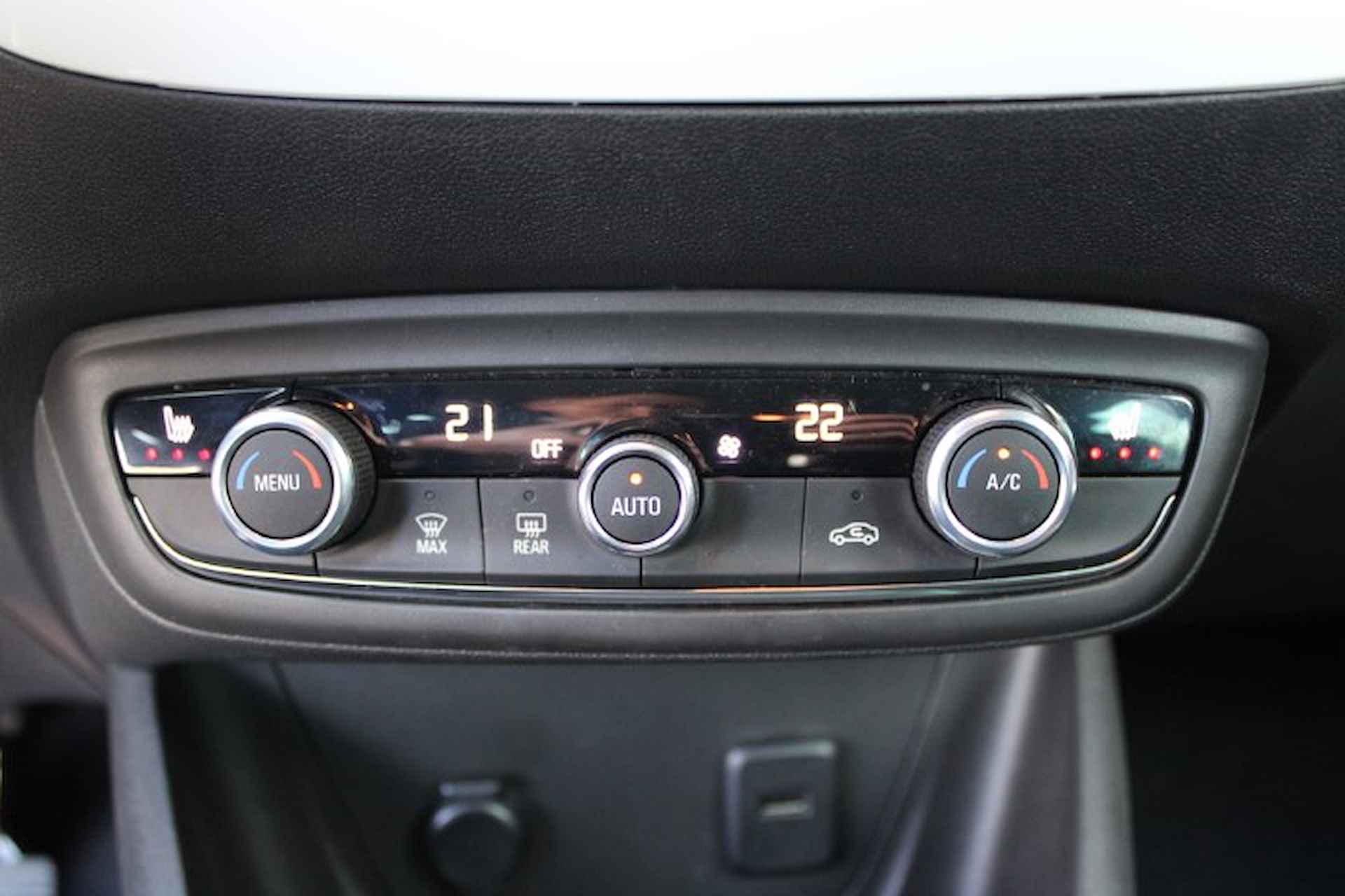 Opel Crossland  1.2 130pk Start/Stop Color Edition | Airconditioning Automatisch | Achteruitrij Camera | Stoelverwarming | - 30/44