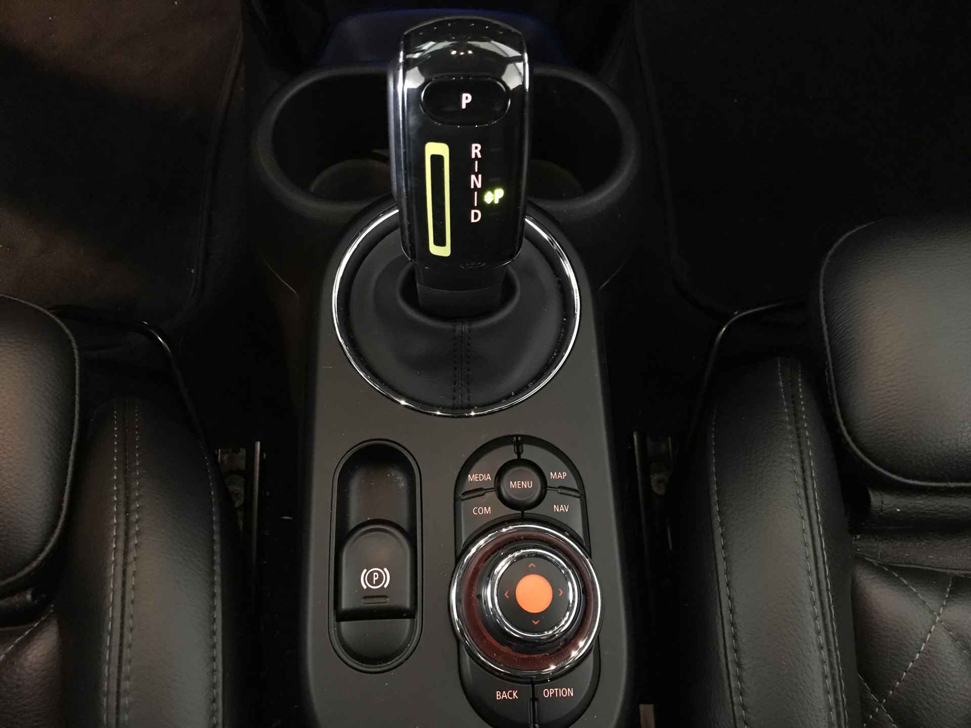 MINI Mini Electric Essential | Automaat | Leder | Apple-CarPlay | * € 2000,- subsidie mogelijk | Prijs inclusief btw | - 17/35