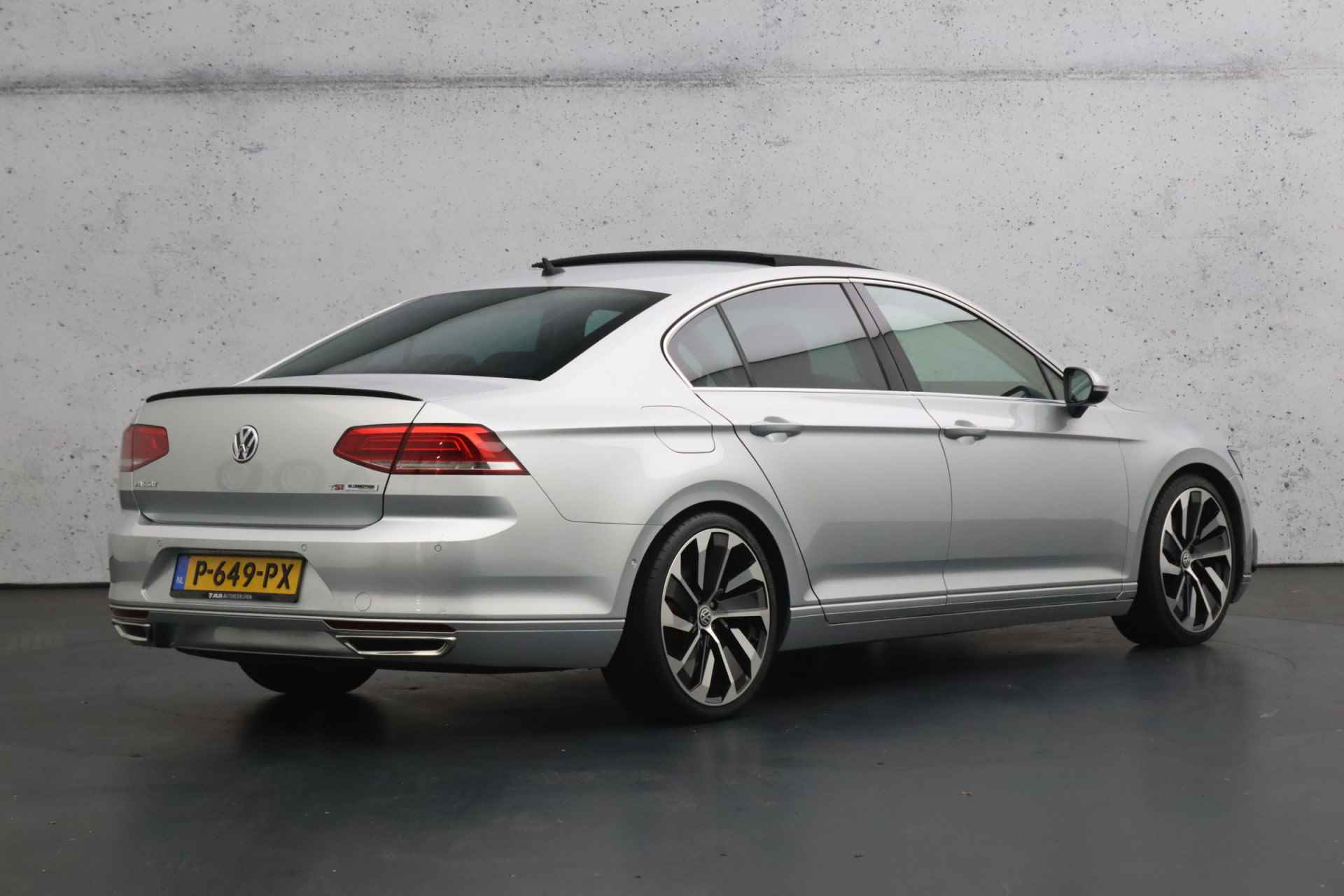 Volkswagen Passat 1.4 TSI ACT Highline | Elektrisch glazen schuifdak | Half lederen bekleding | Adaptieve cruise control - 23/32