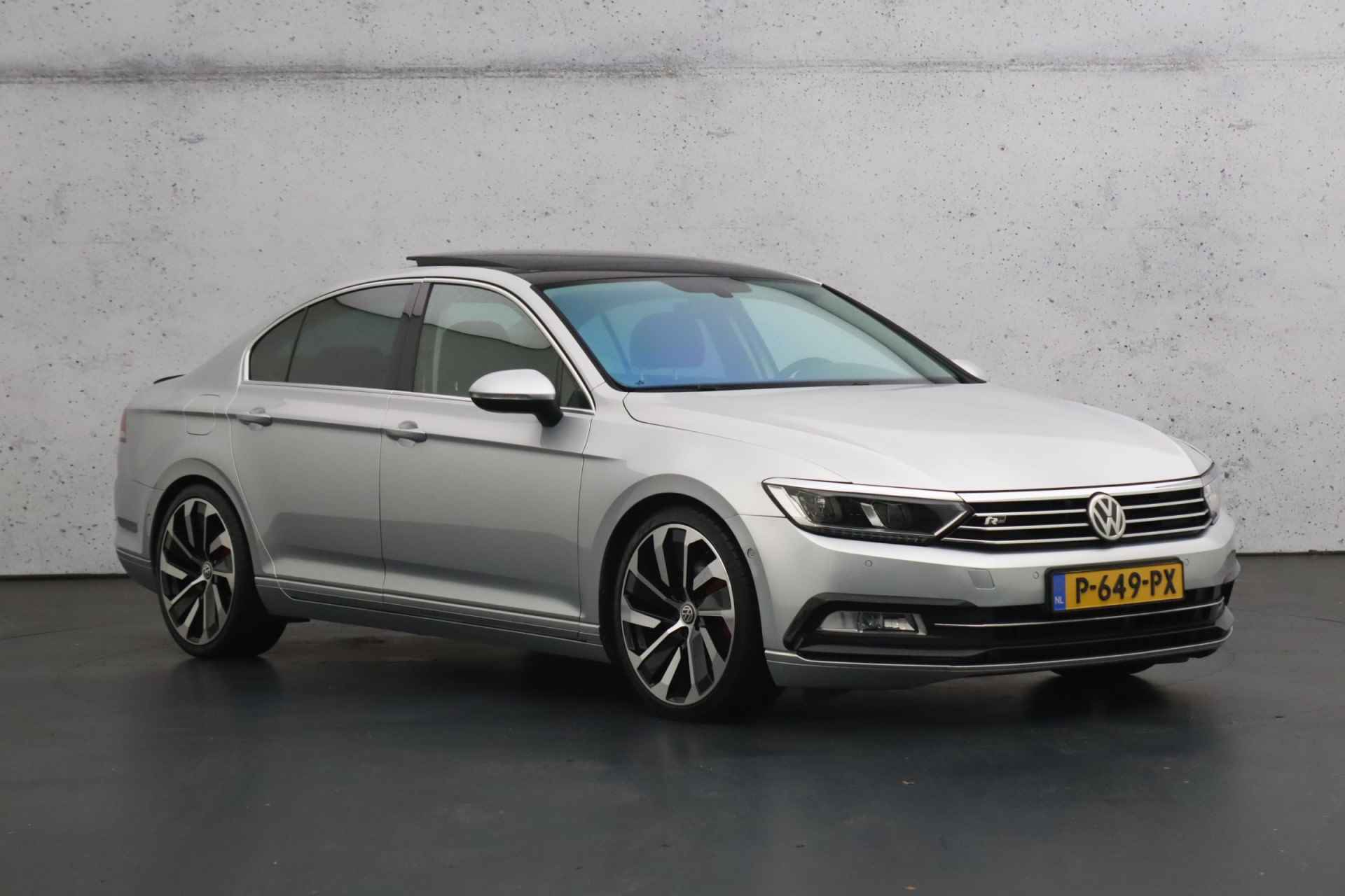 Volkswagen Passat 1.4 TSI ACT Highline | Elektrisch glazen schuifdak | Half lederen bekleding | Adaptieve cruise control - 25/32