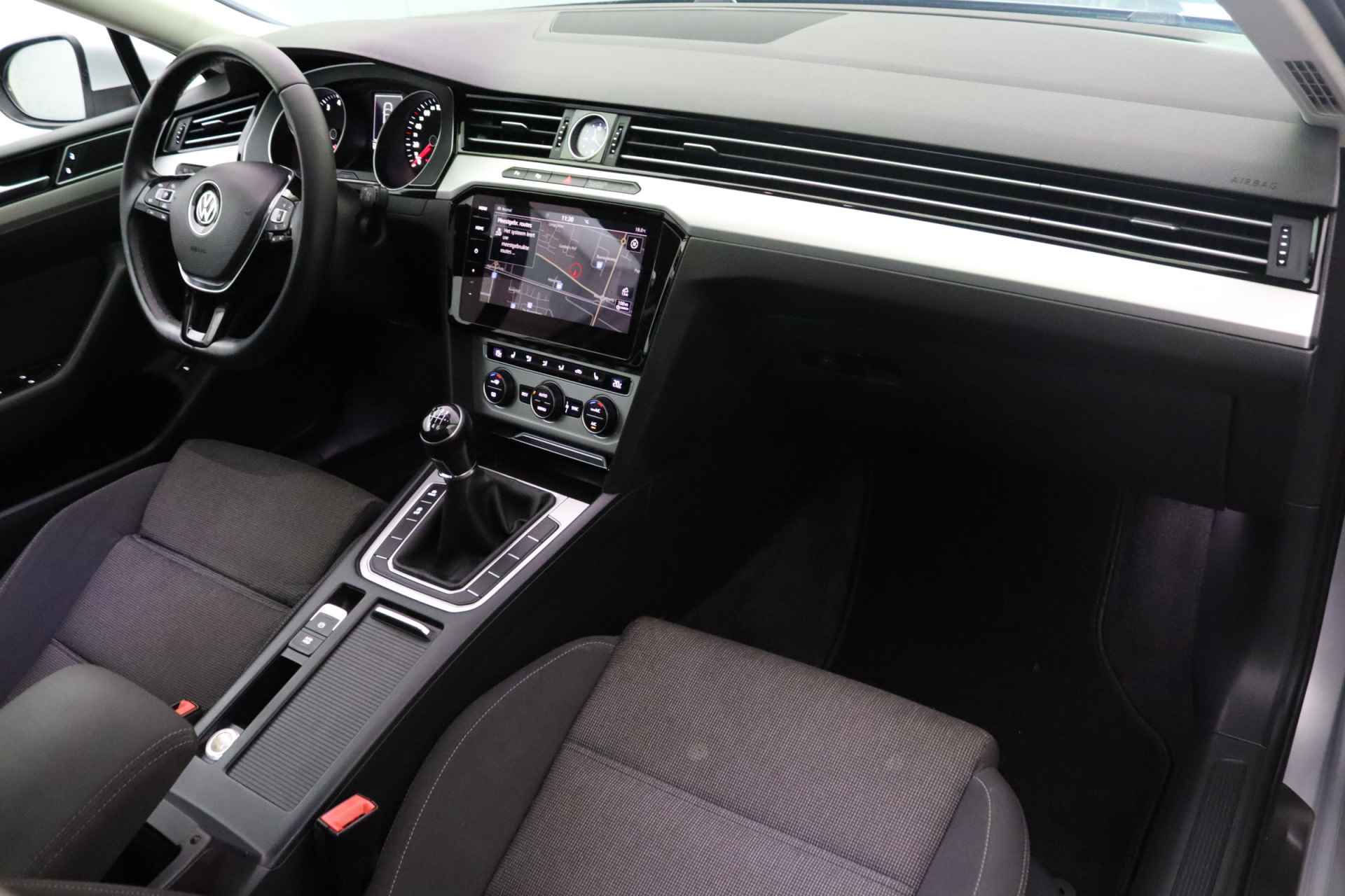 Volkswagen Passat 1.4 TSI ACT Highline | Elektrisch glazen schuifdak | Half lederen bekleding | Adaptieve cruise control - 31/32