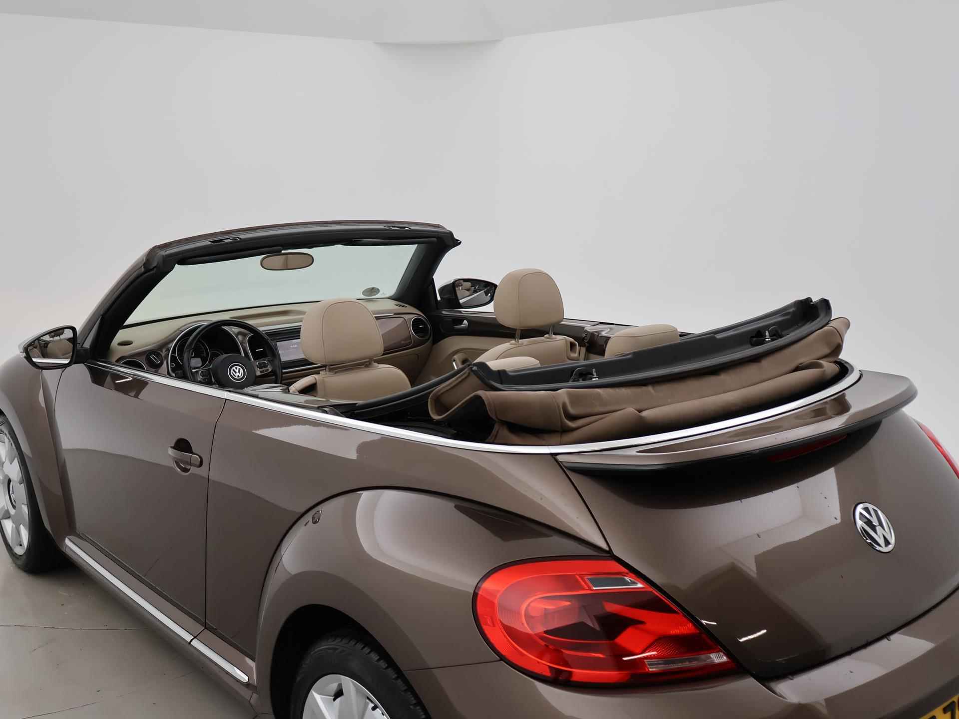 Volkswagen Beetle Cabriolet 1.6 TDI 70's EDITION + LEDER / STOELVERW. / CRUISE CONTROL - 15/43