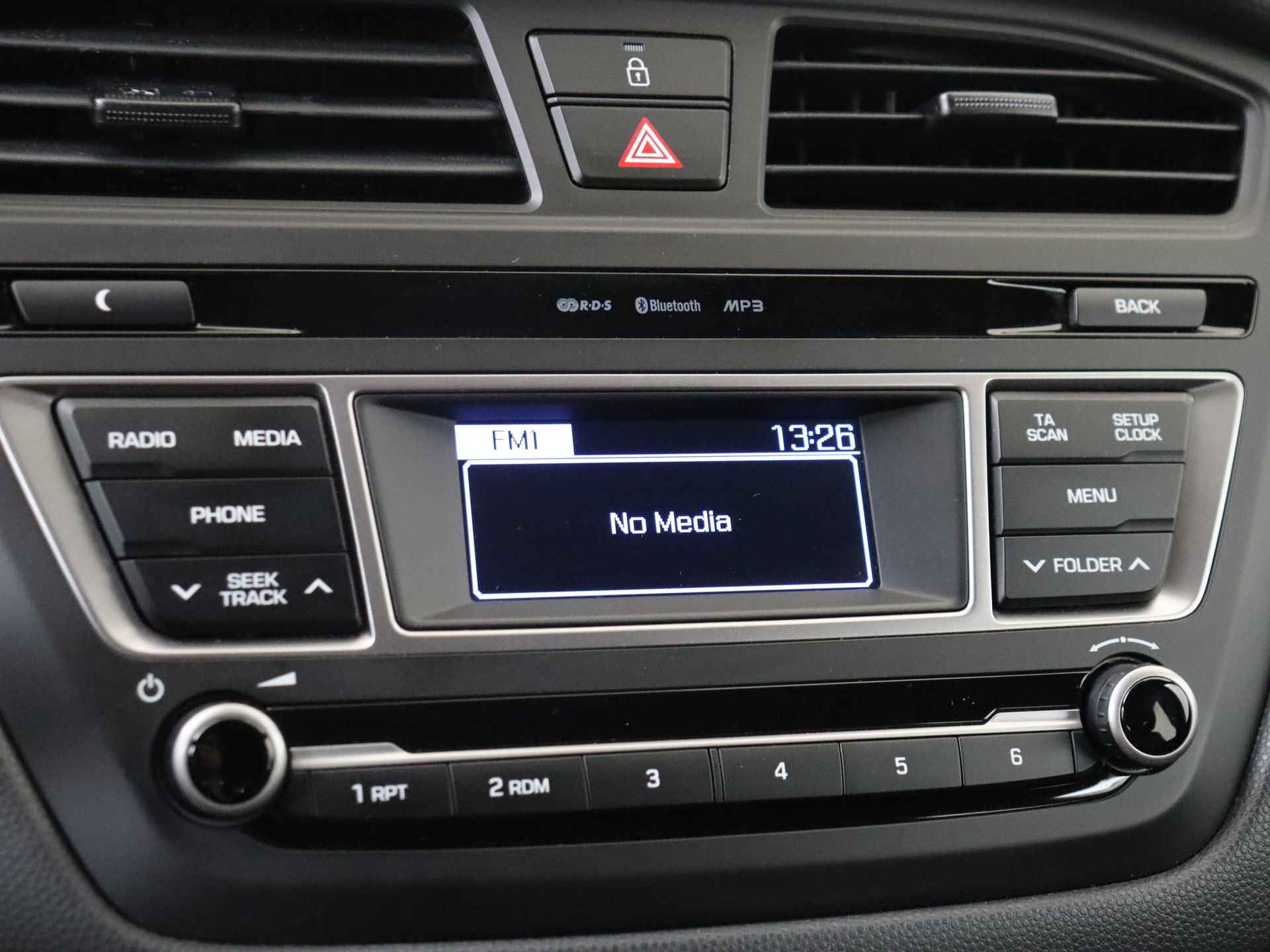 Hyundai i20 1.2 HP i-Motion 5 deurs | Stoel verwarming | Airco | Lichtmetalen Velgen - 16/29