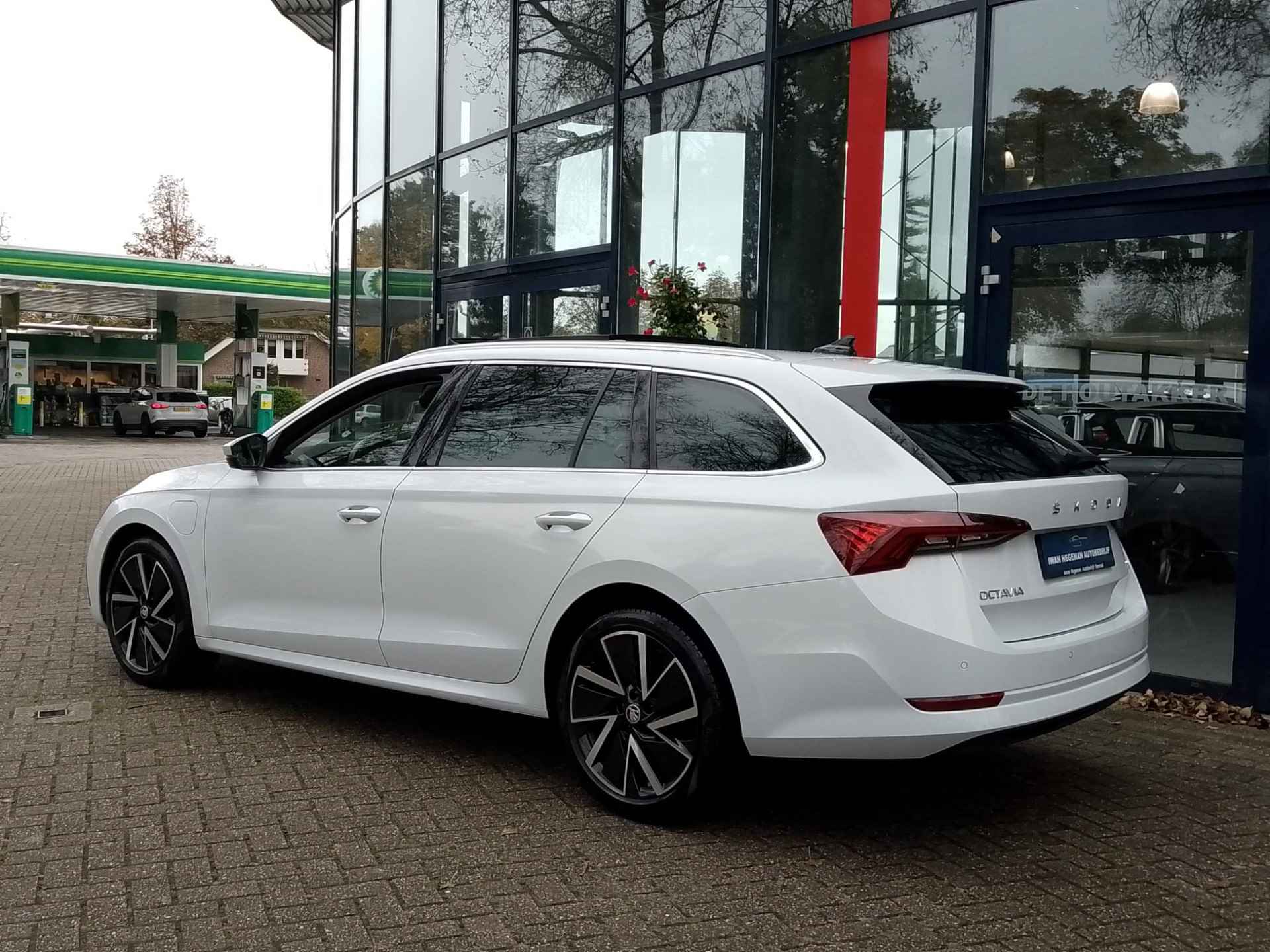 Skoda Octavia Combi 1.4 TSI iV PHEV Business Edition | Panodak | Navi via Smartphone | Apple Carplay | LM Velgen | Cruise Control - 4/26