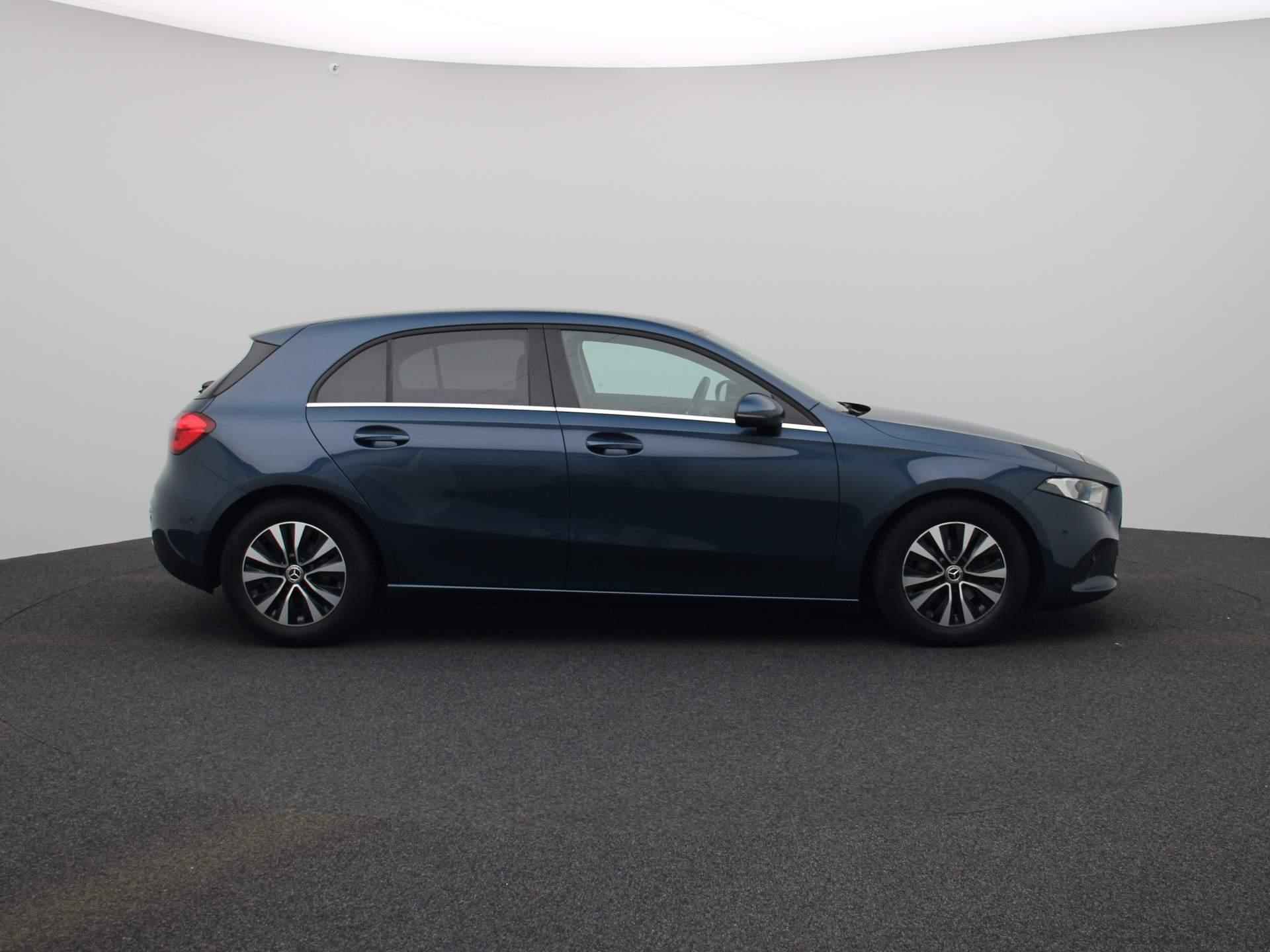 Mercedes-Benz A-klasse 180 d Business Solution | Navi | Cruise | PDC V+A | LED | Camera | Wide Screen | Half-Leder | Comfort Stoelen | - 7/39