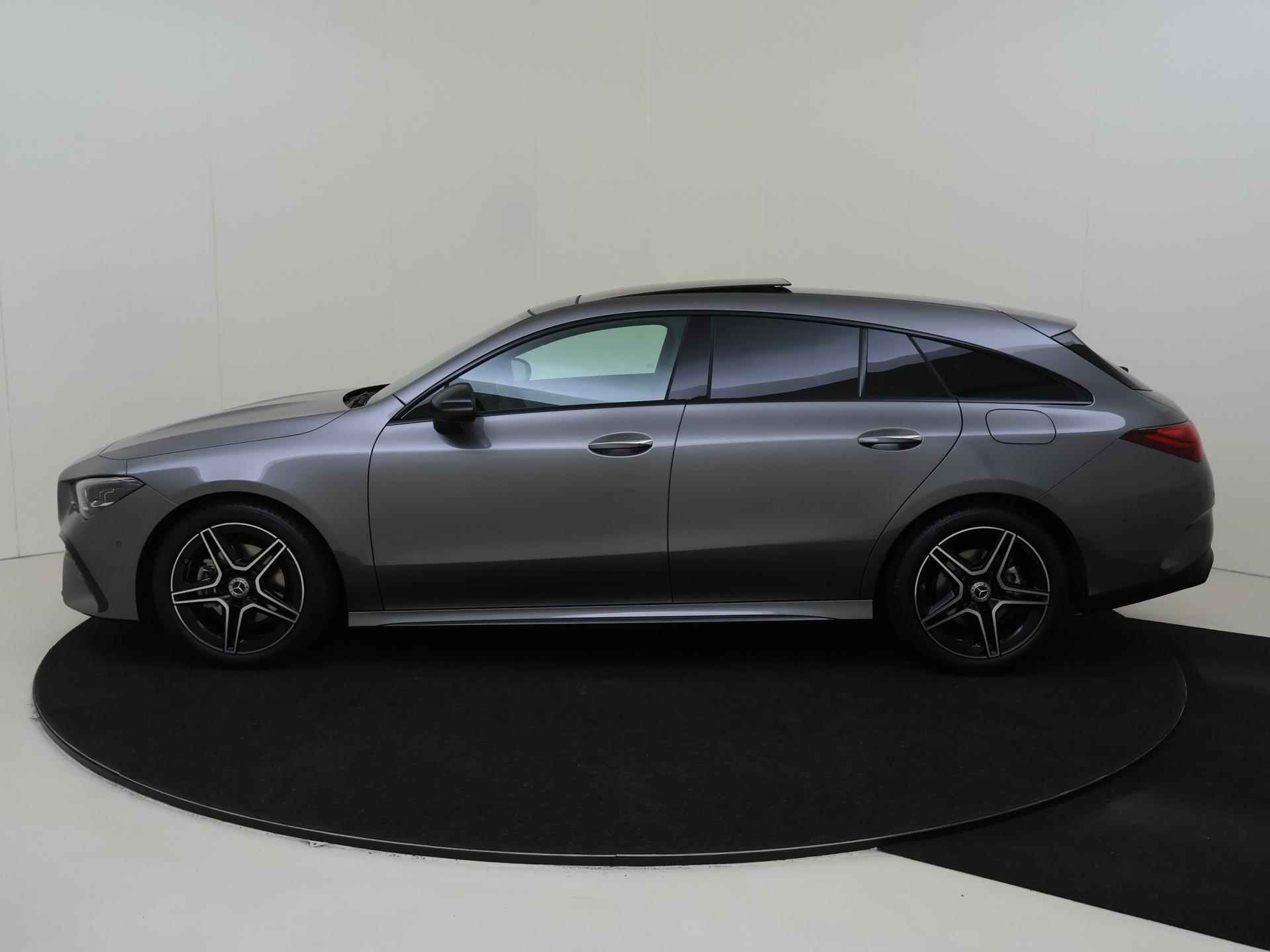 Mercedes-Benz CLA-klasse Shooting Brake / Stoelverwarming / Achteruitrijcamera / Panorama-schuifdak / Night-Pakket / - 2/33