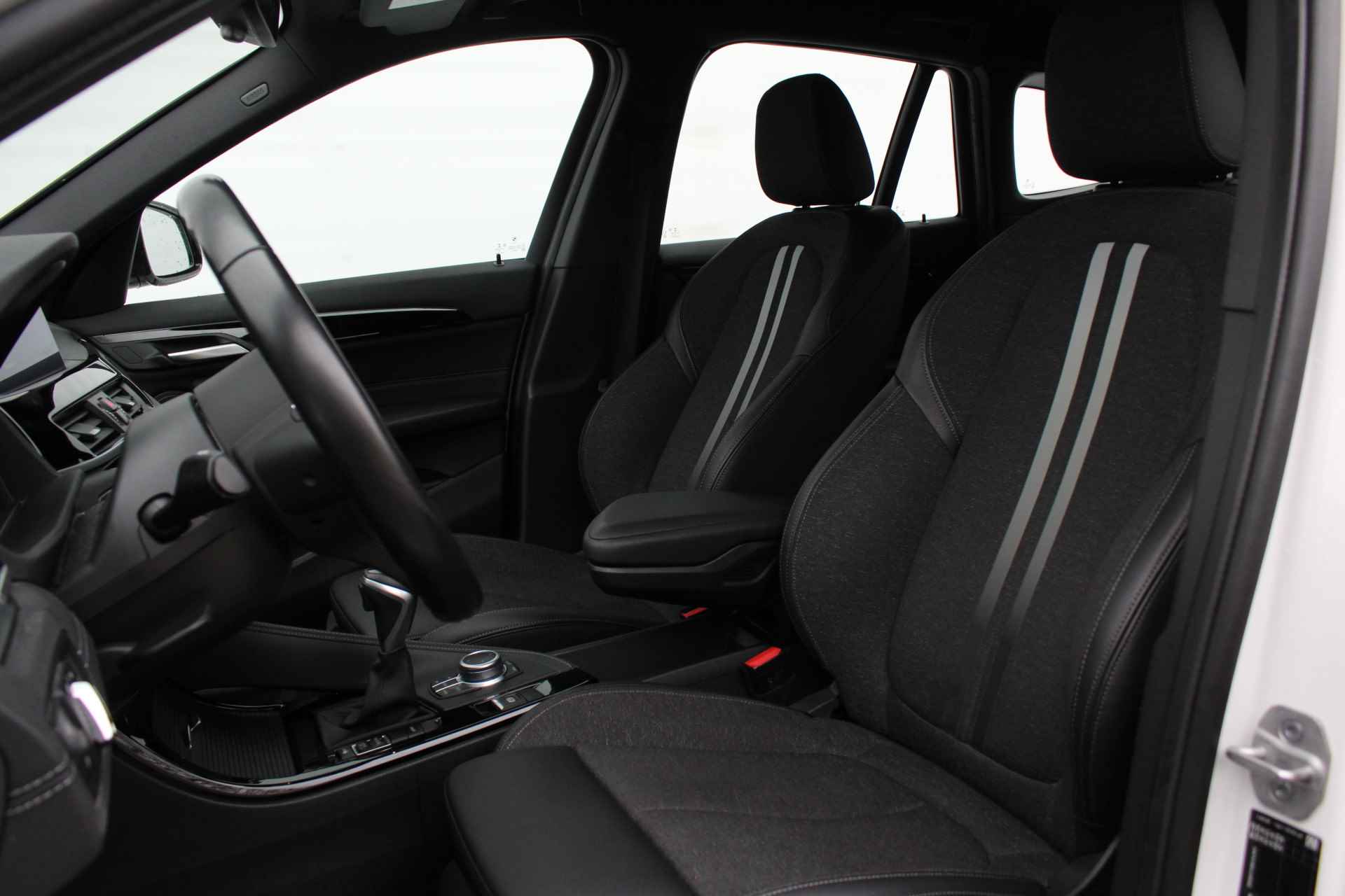 BMW X1 xDrive25e M Sport Automaat / Trekhaak / Sportstoelen / LED / Stoelverwarming / PDC achter / Navigatie / Cruise Control - 10/32