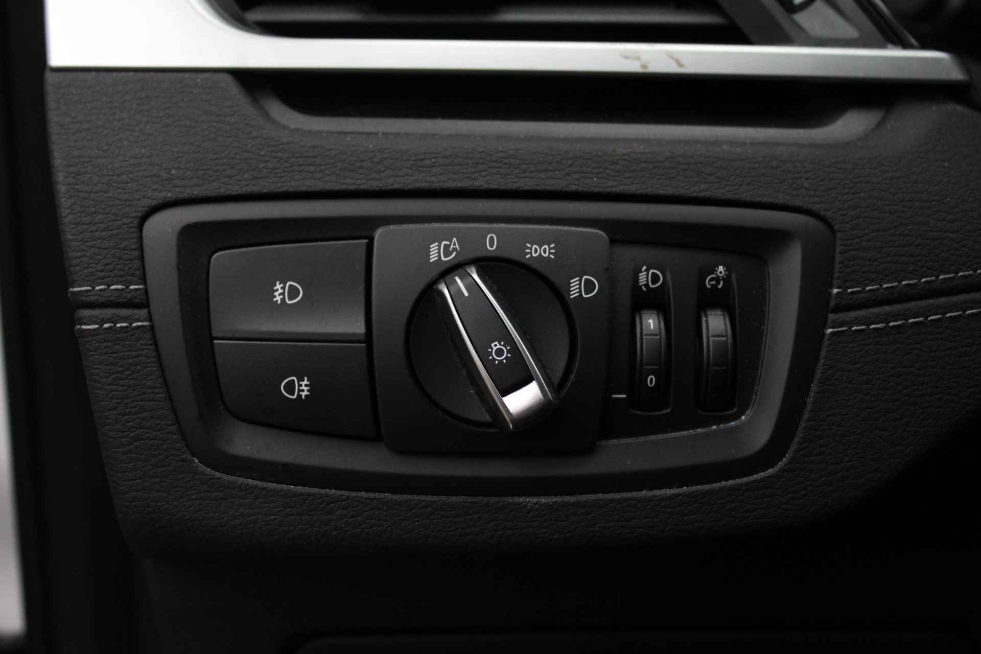 BMW X1 xDrive25e M Sport Automaat / Trekhaak / Sportstoelen / LED / Stoelverwarming / PDC achter / Navigatie / Cruise Control - 20/32