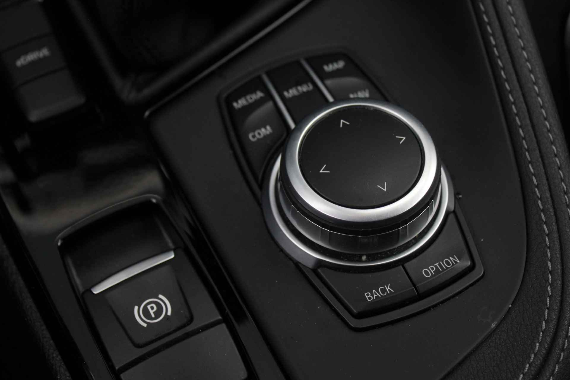 BMW X1 xDrive25e M Sport Automaat / Trekhaak / Sportstoelen / LED / Stoelverwarming / PDC achter / Navigatie / Cruise Control - 22/32