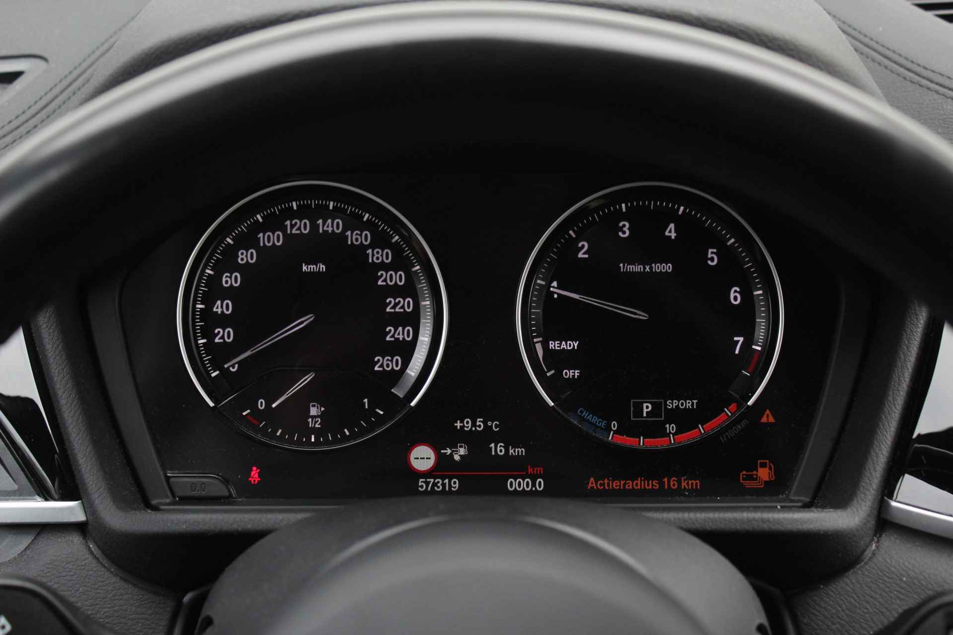 BMW X1 xDrive25e M Sport Automaat / Trekhaak / Sportstoelen / LED / Stoelverwarming / PDC achter / Navigatie / Cruise Control - 28/32
