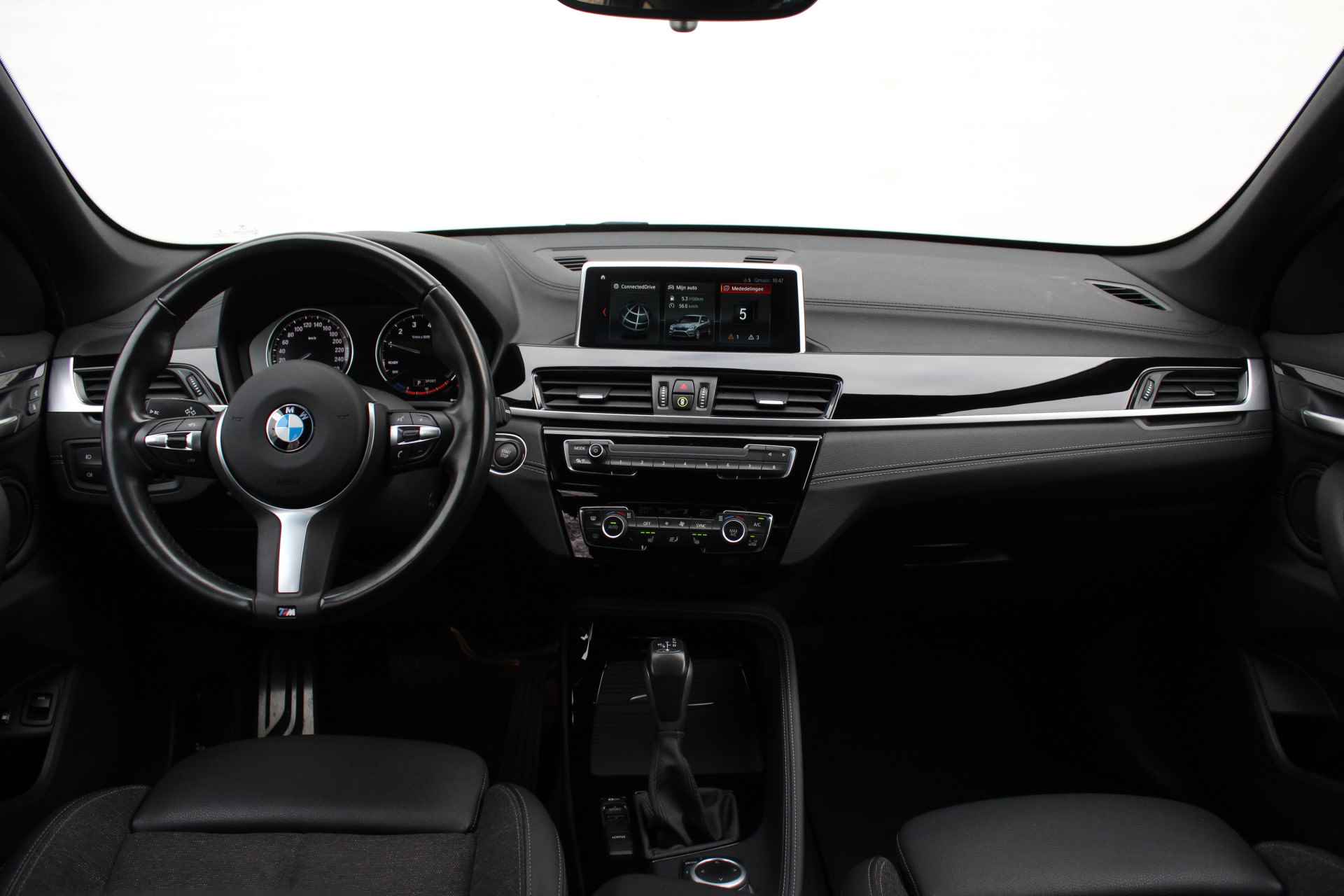 BMW X1 xDrive25e M Sport Automaat / Trekhaak / Sportstoelen / LED / Stoelverwarming / PDC achter / Navigatie / Cruise Control - 30/32