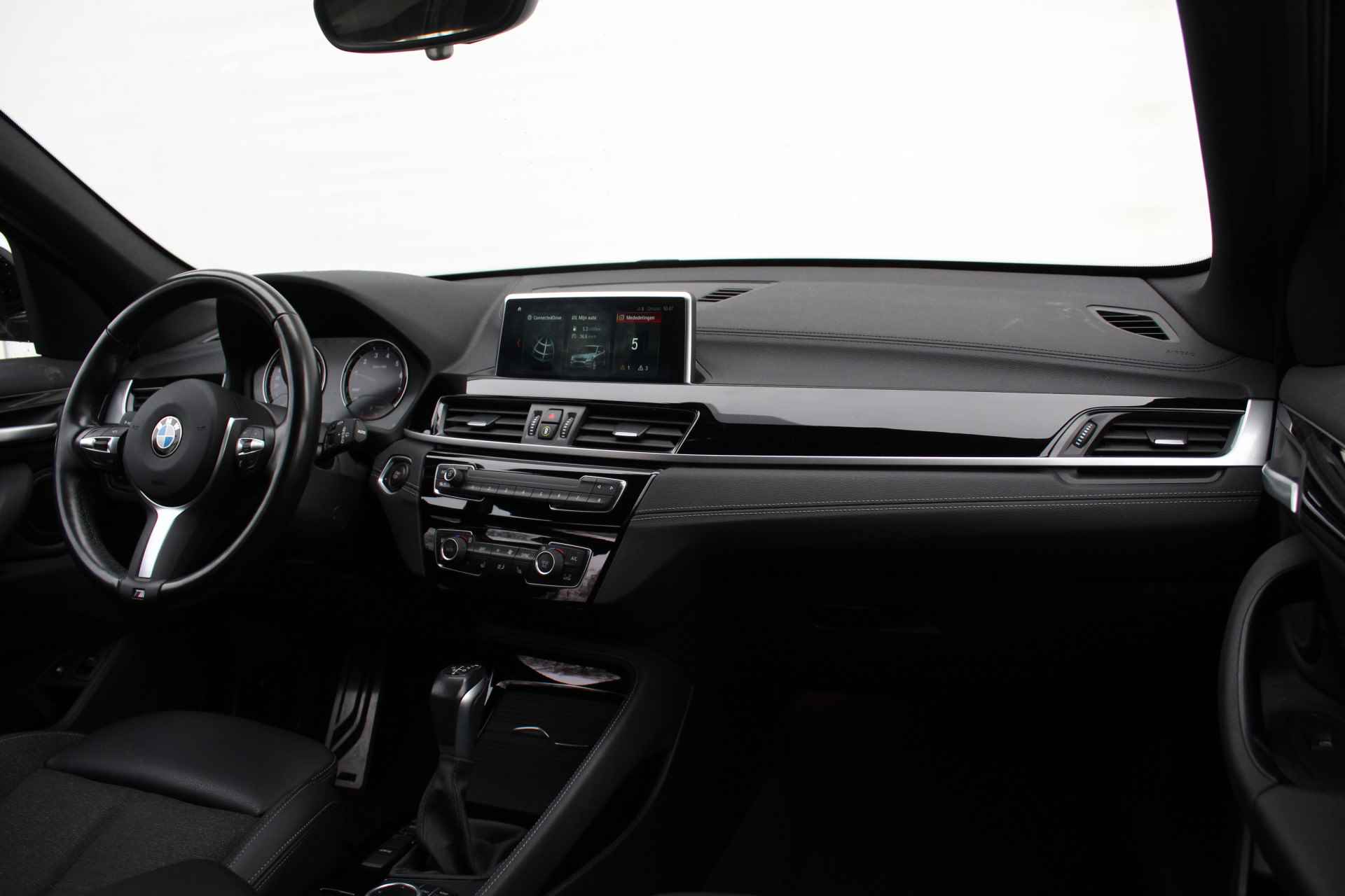BMW X1 xDrive25e M Sport Automaat / Trekhaak / Sportstoelen / LED / Stoelverwarming / PDC achter / Navigatie / Cruise Control - 31/32