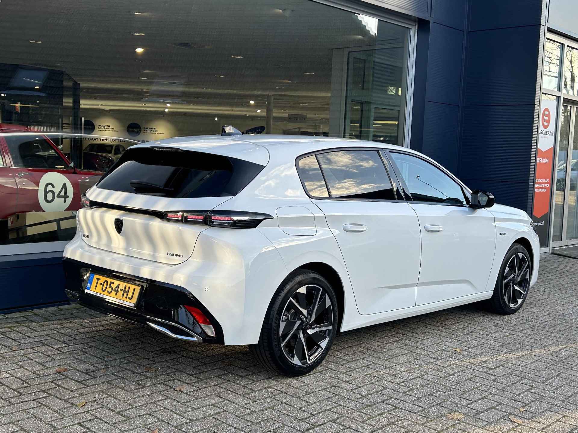 Peugeot 308 1.6 HYbrid 180 Allure Pack Business | Plug in Hybride | 360 Graden Camera | Navigatie | Lichtmetaal | Apple Carplay/ Android auto | Draadloos Telefoonlader | Cruise control. - 3/51