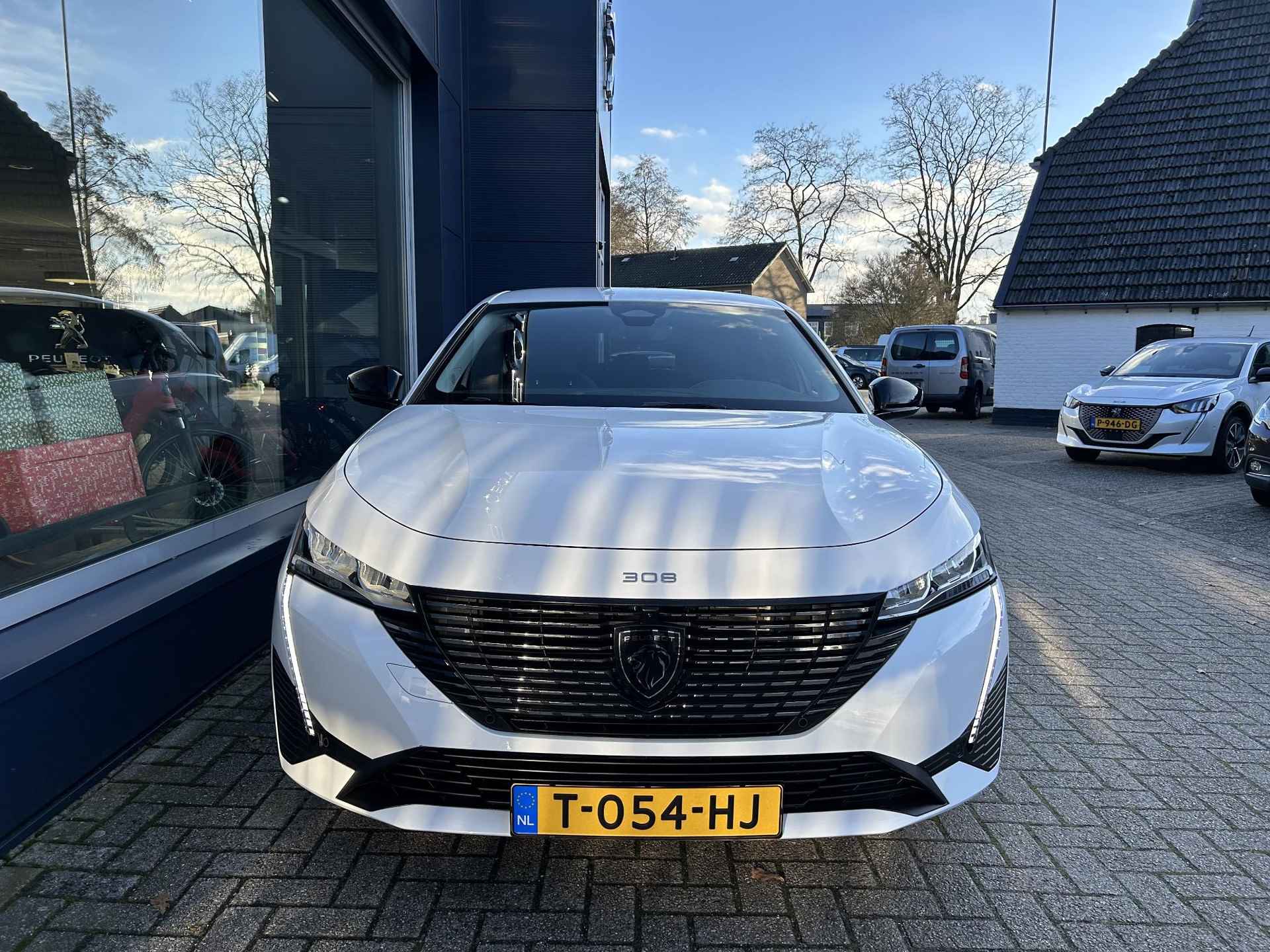 Peugeot 308 1.6 HYbrid 180 Allure Pack Business | Plug in Hybride | 360 Graden Camera | Navigatie | Lichtmetaal | Apple Carplay/ Android auto | Draadloos Telefoonlader | Cruise control. - 5/51