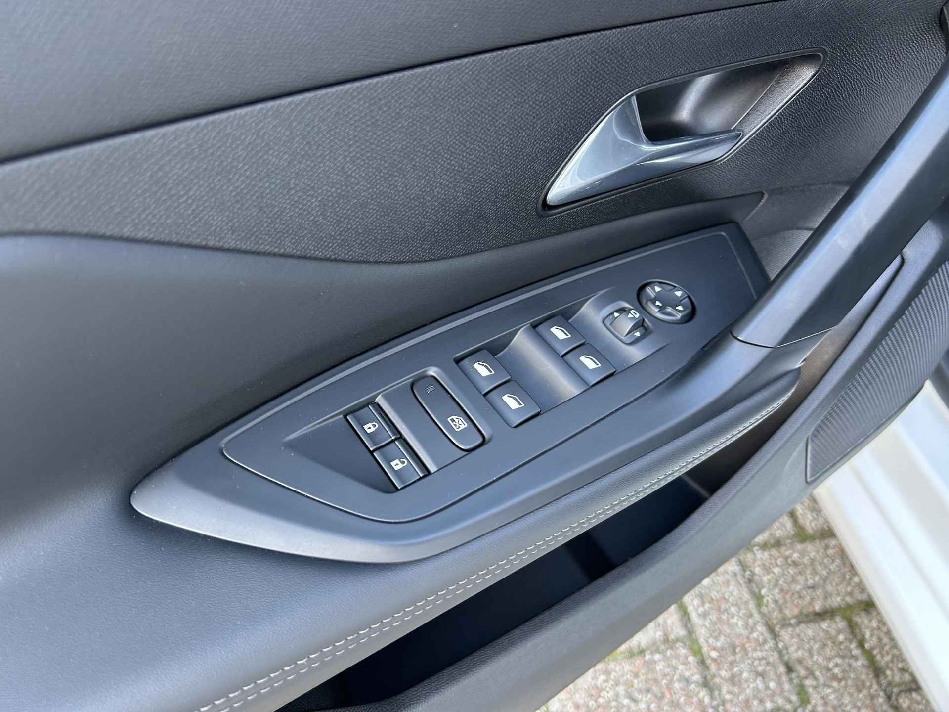 Peugeot 308 1.6 HYbrid 180 Allure Pack Business | Plug in Hybride | 360 Graden Camera | Navigatie | Lichtmetaal | Apple Carplay/ Android auto | Draadloos Telefoonlader | Cruise control. - 28/51