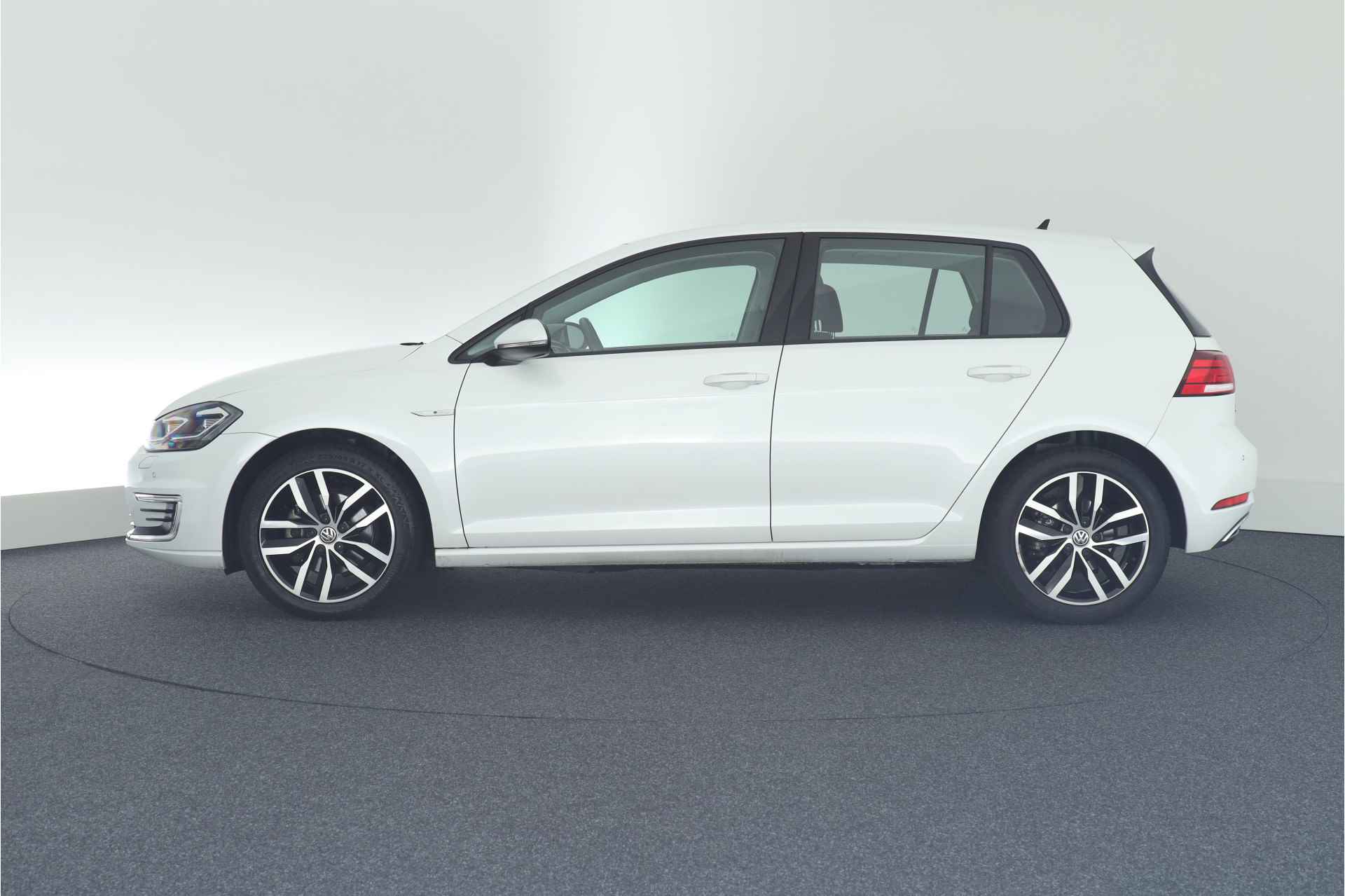 Volkswagen e-Golf 136pk Warmtepomp Keyless Virtual Cockpit Stoelverwarming Led Navigatie - 8/44